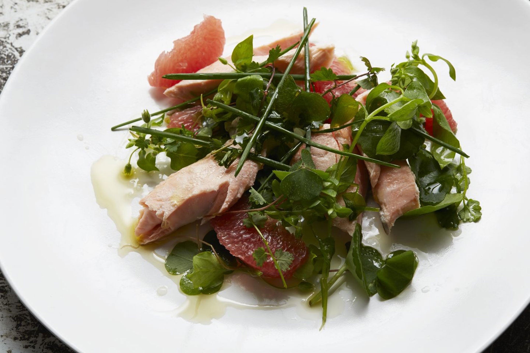 Refreshing: Salmon salad with pink grapefruit