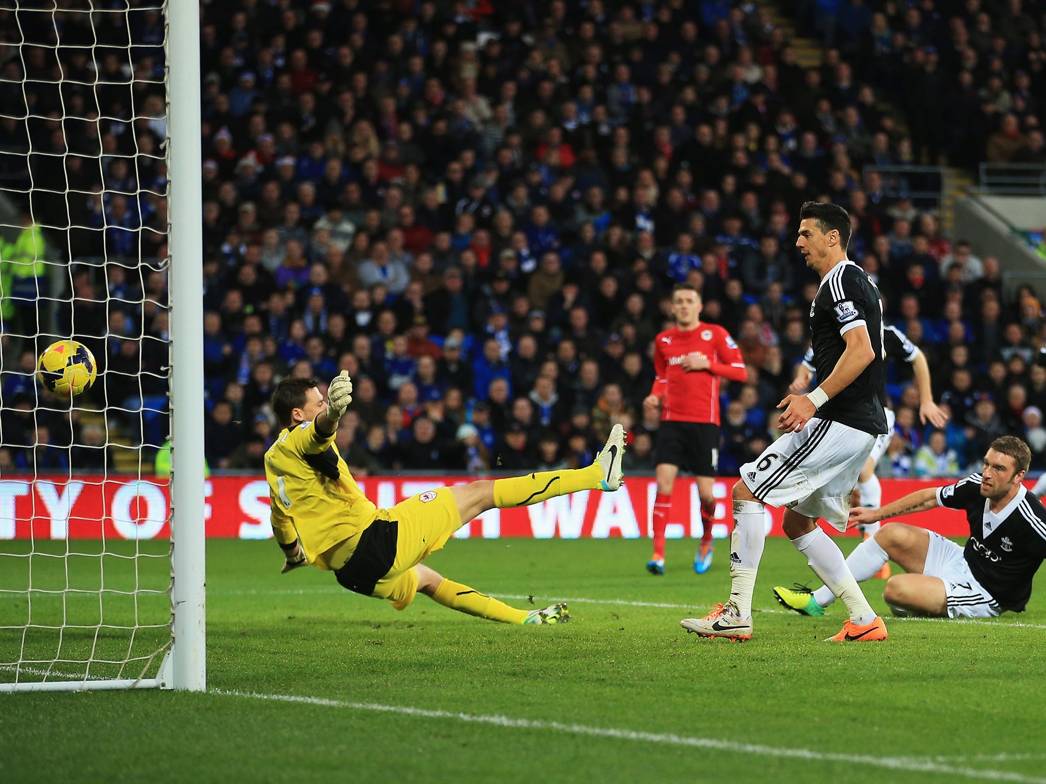 Rickie Lambert scores Southampton's third against Cardiff City