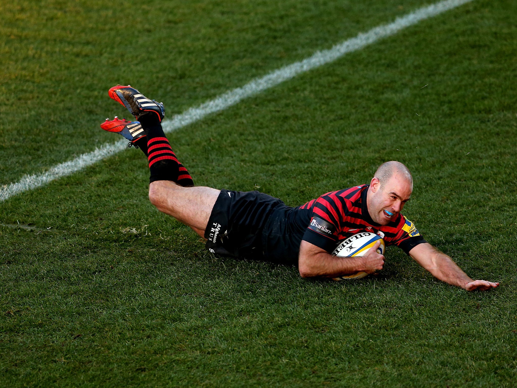 Charlie Hodgson scores for Saracens in their win over Worcester