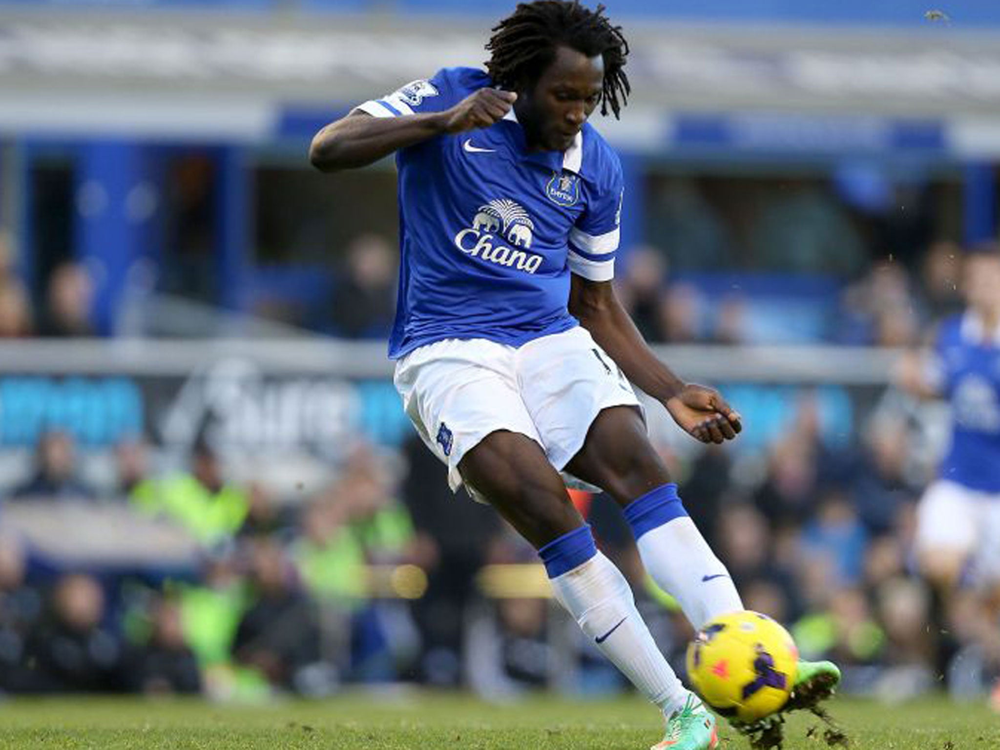 Romelu Lukau scores Everton's second against Southampton