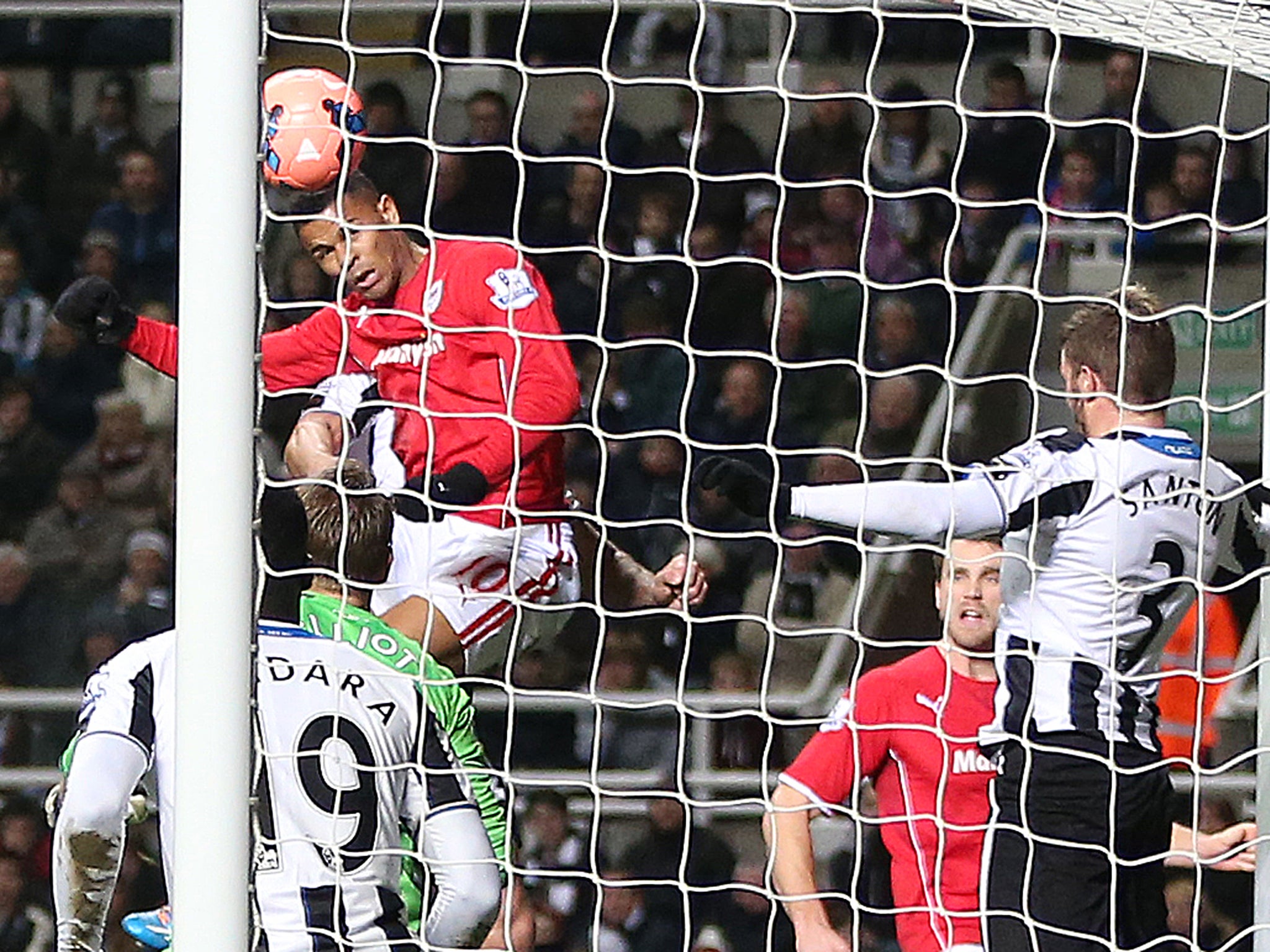 Frazier Campbell scores Cardiff City's second goal against Newcastle