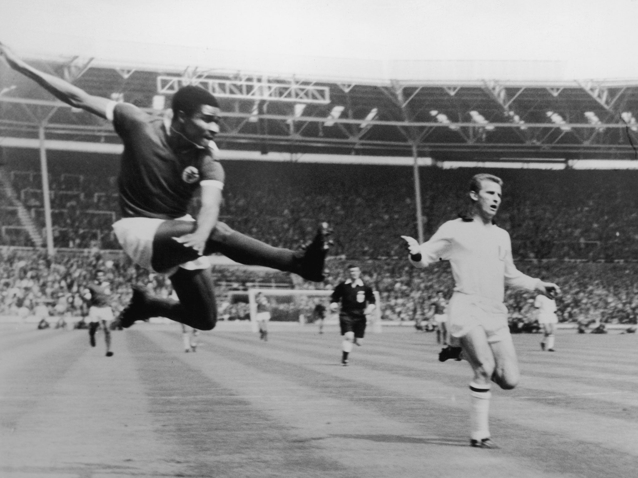 Eusebio scores for Benfica against Milan in the 1963 European Cup final at Wembley