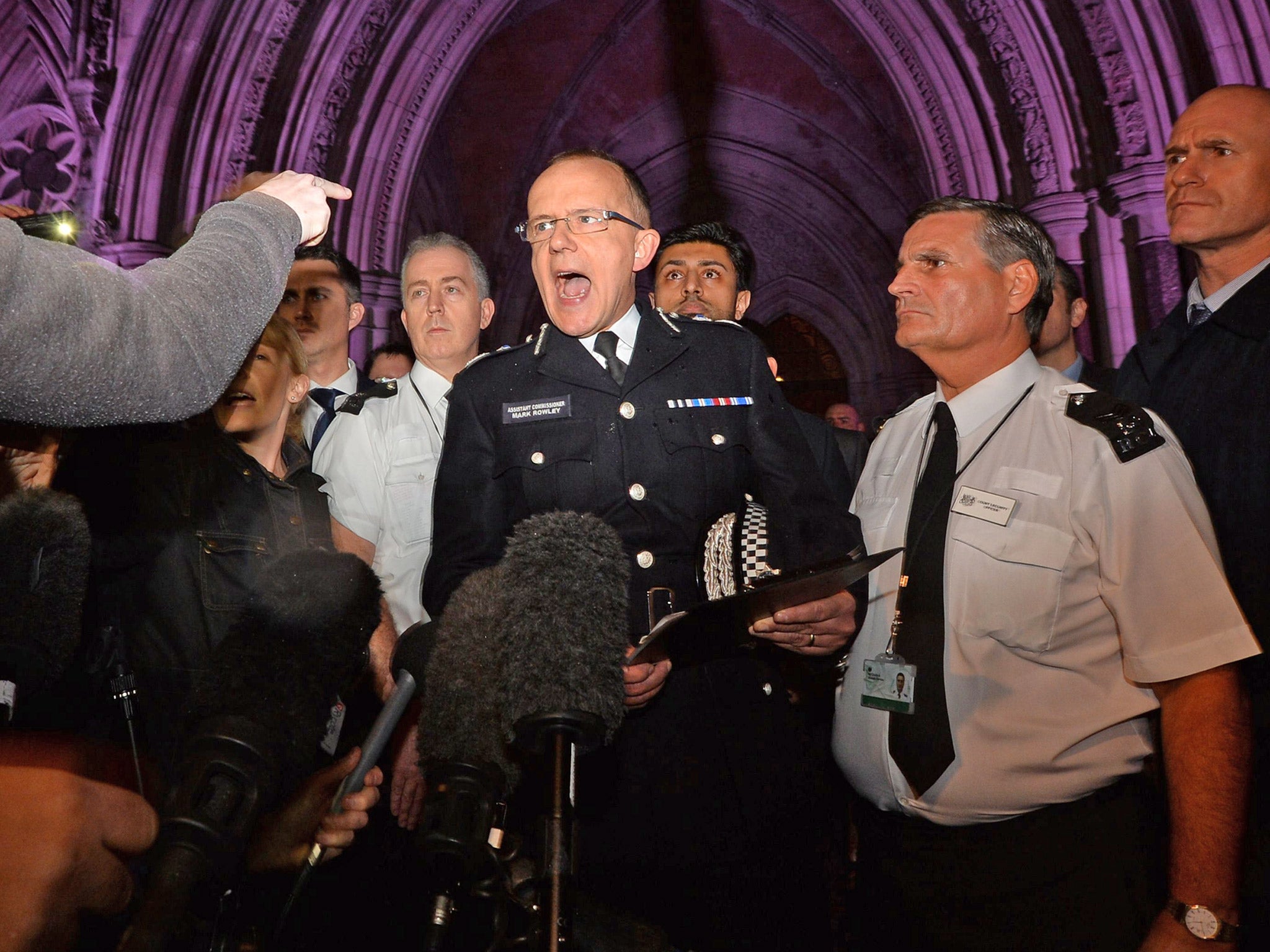 Assistant Commissioner Mark Rowley of the Metropolitan Police (centre) is accosted as he makes a statement outside the Royal Courts of Justice (Getty)