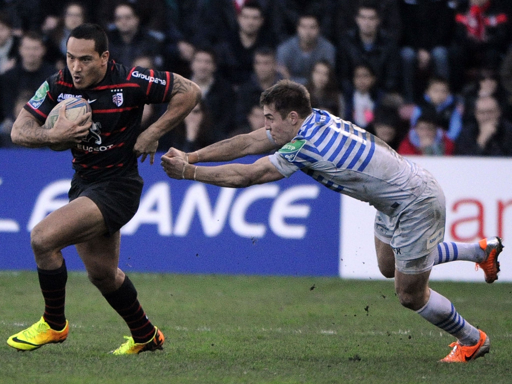 Saracens’ Chris Wyles fails to get to grips with Hosea Gear of Toulouse