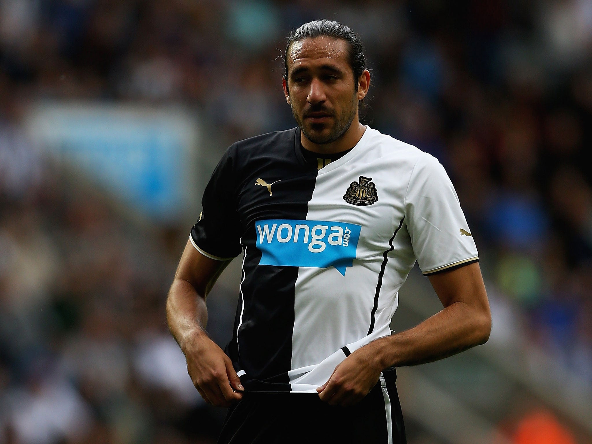 Newcastle midfielder Jonas Gutierrez has joined Norwich City in a loan deal until the end of the season