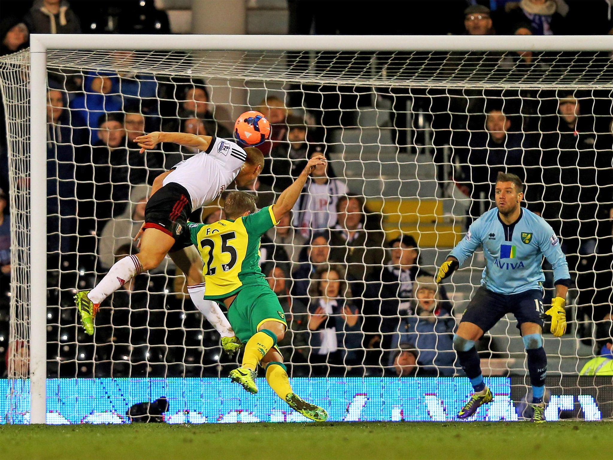 Steve Sidwell heads in Fulham's third