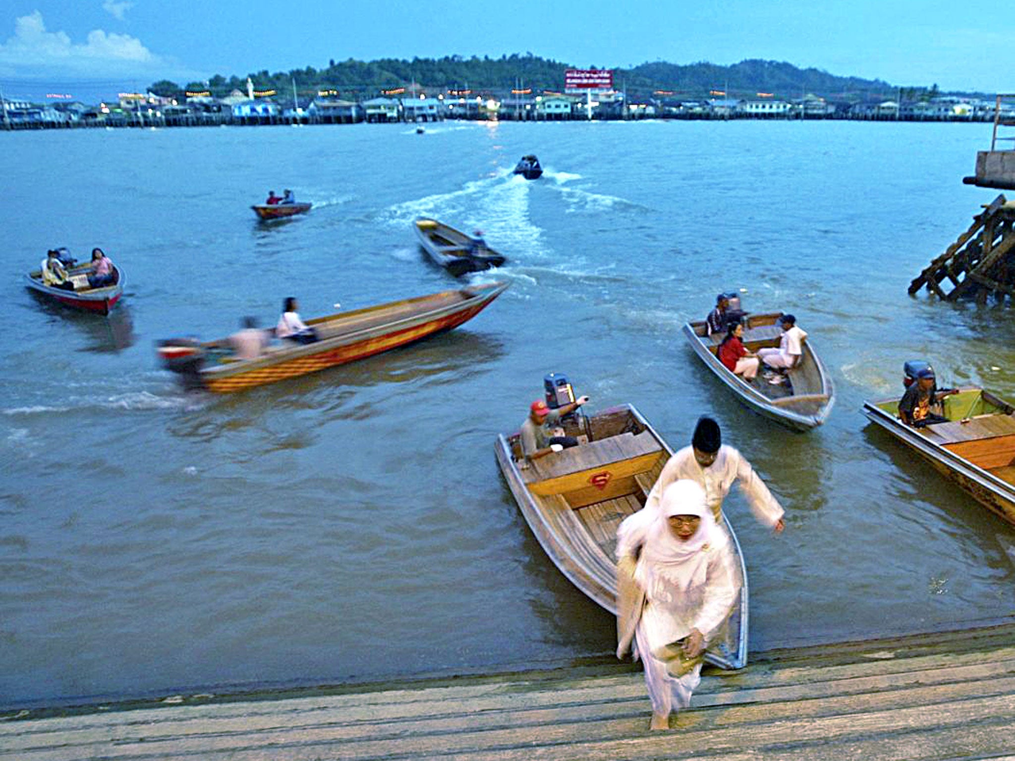 Daily commute: water taxis arrive in Bandar Seri Begawan