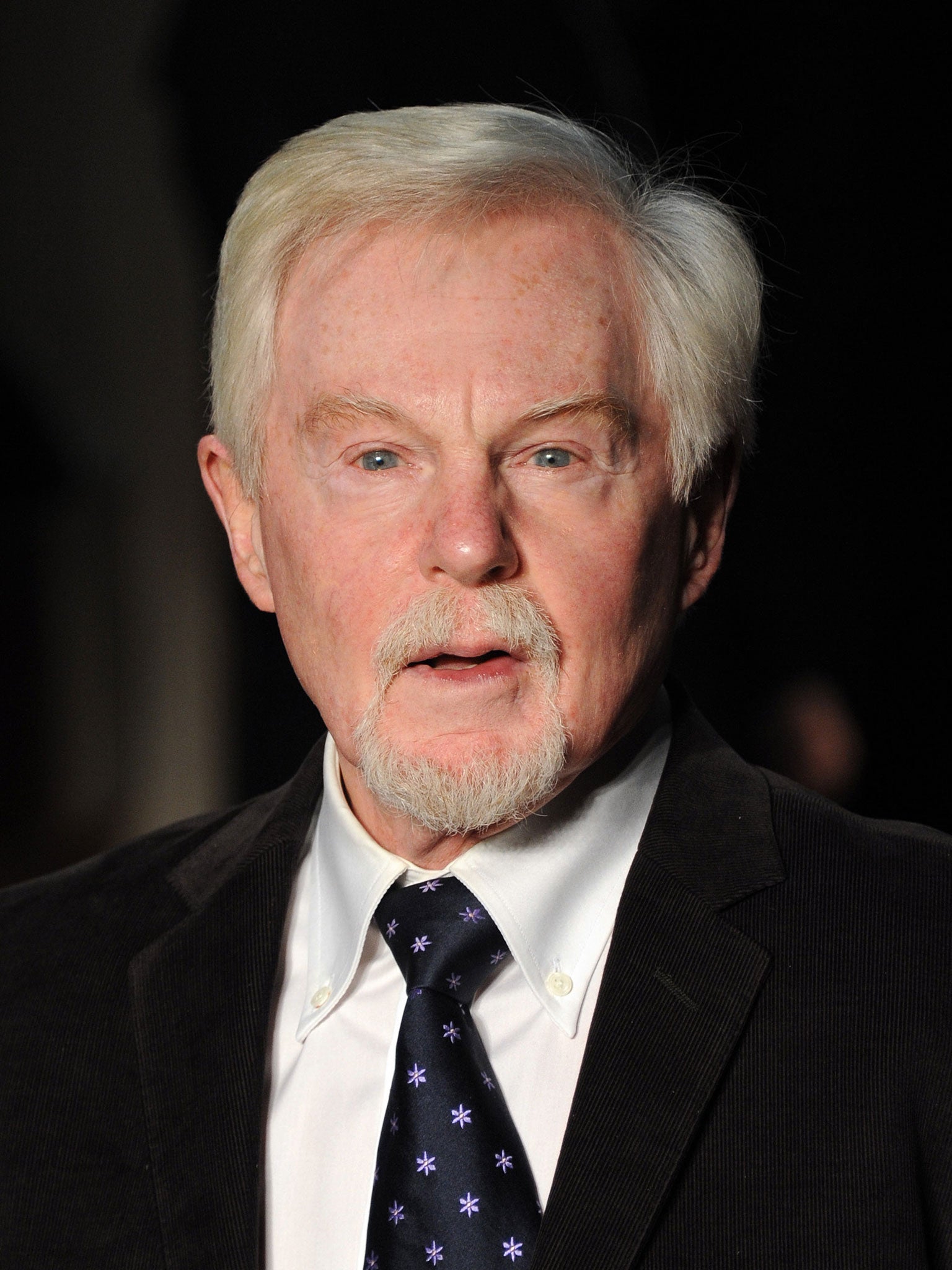 Sir Derek Jacobi will sit for a live sculpture