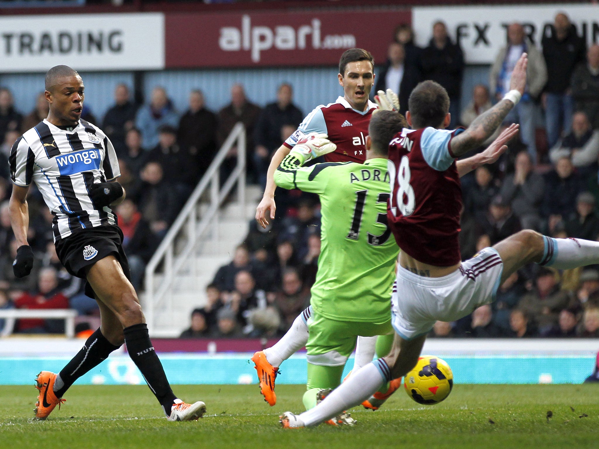 Loic Remy scores for Newcastle against West Ham