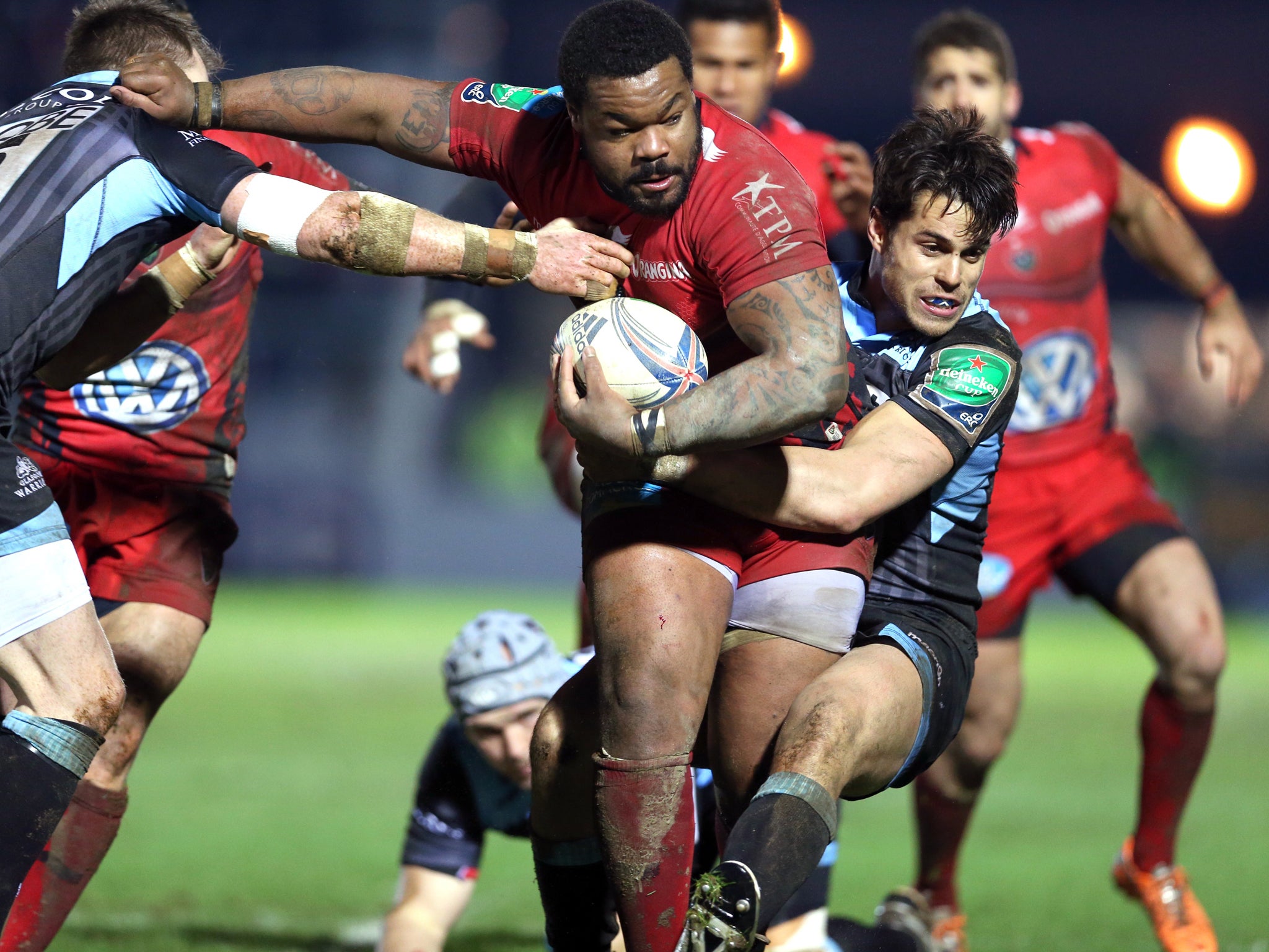 Mathieu Bastareaud attempts to break through the Glasgow defence