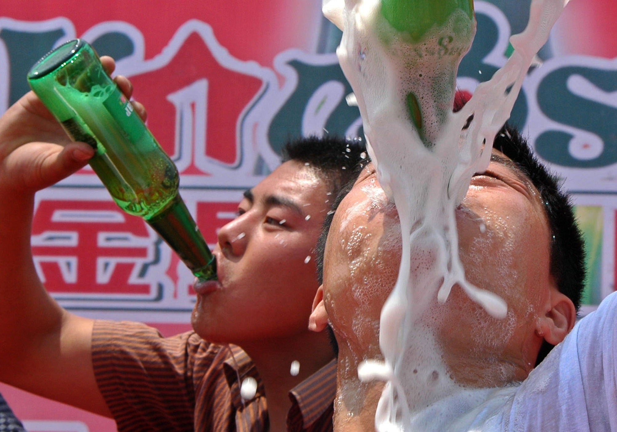 A more extreme way of creating beer foam.