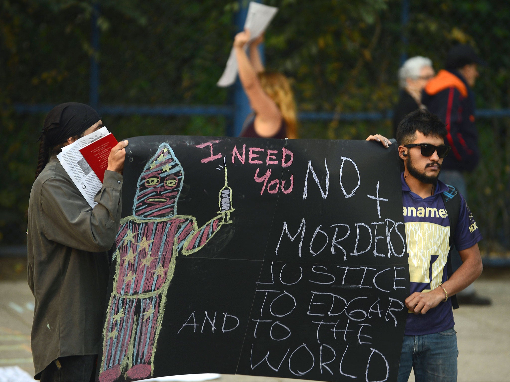 People protest against the execution of Mexican national Edgar Tamayo in front of the US embassy in Mexico City on 22 January.