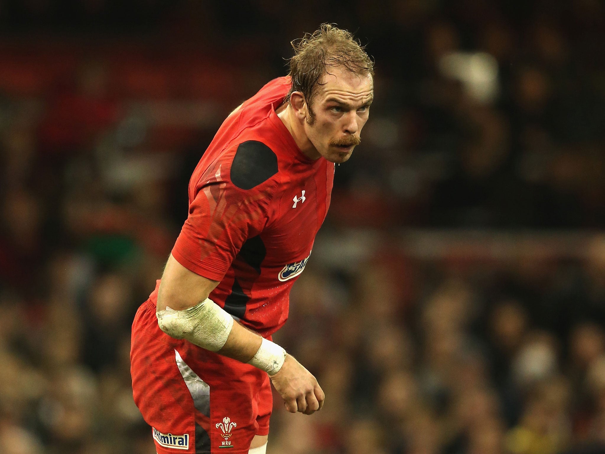 Alun Wyn Jones has extended his contract with the Ospreys