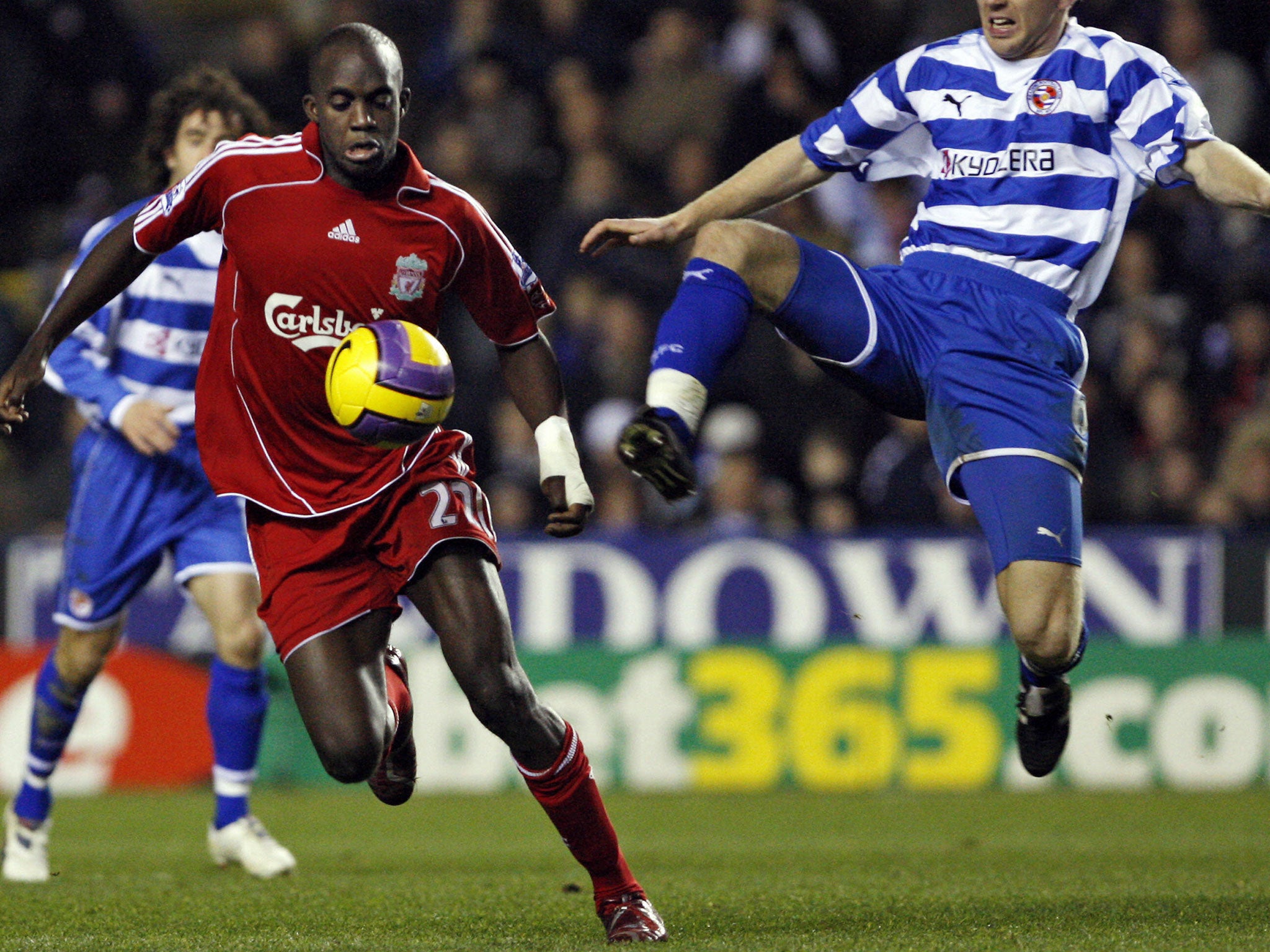 Crystal Palace in talks with former Liverpool midfielder Momo Sissoko