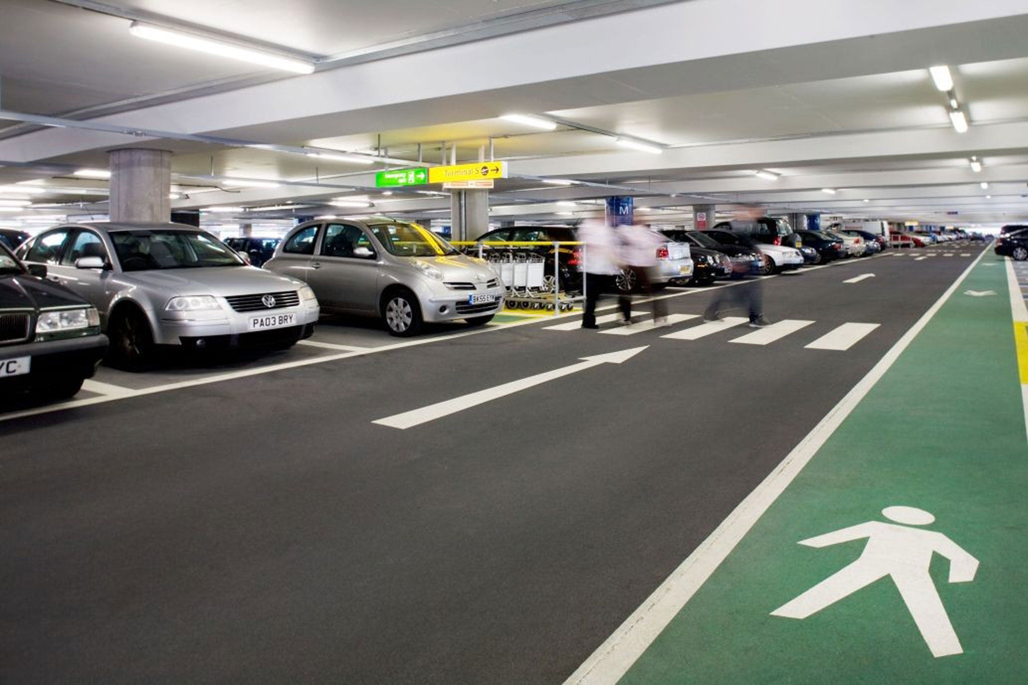 Book ahead for airport parking for maximum savings headroom