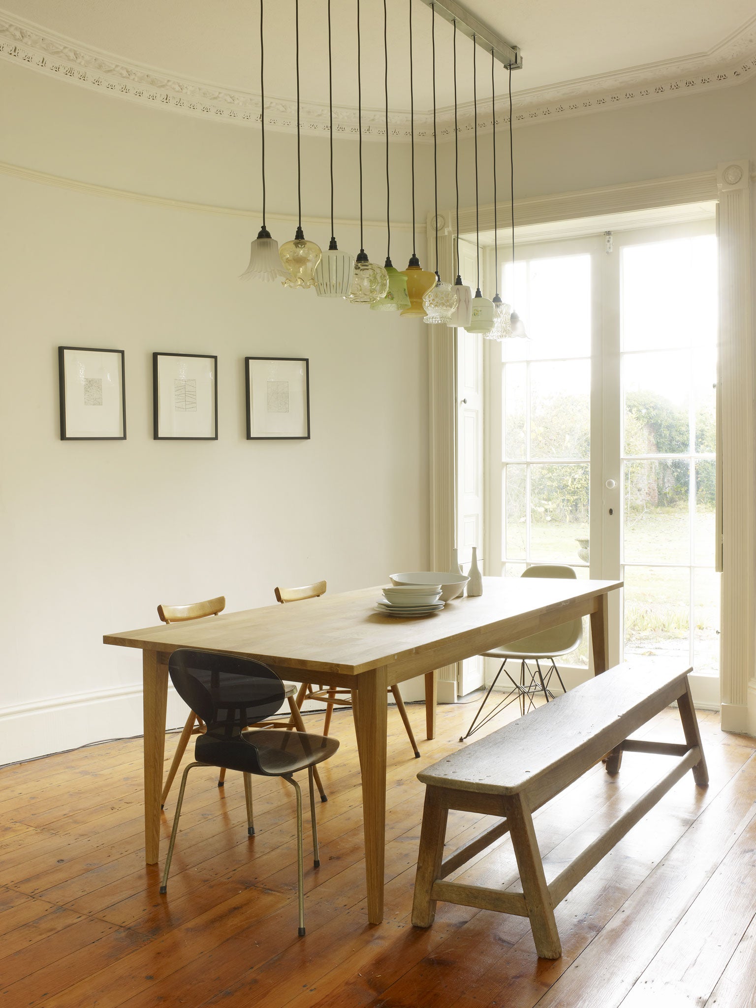 The decorating was handled in a low-key manner, using shades of off-white, stone and putty