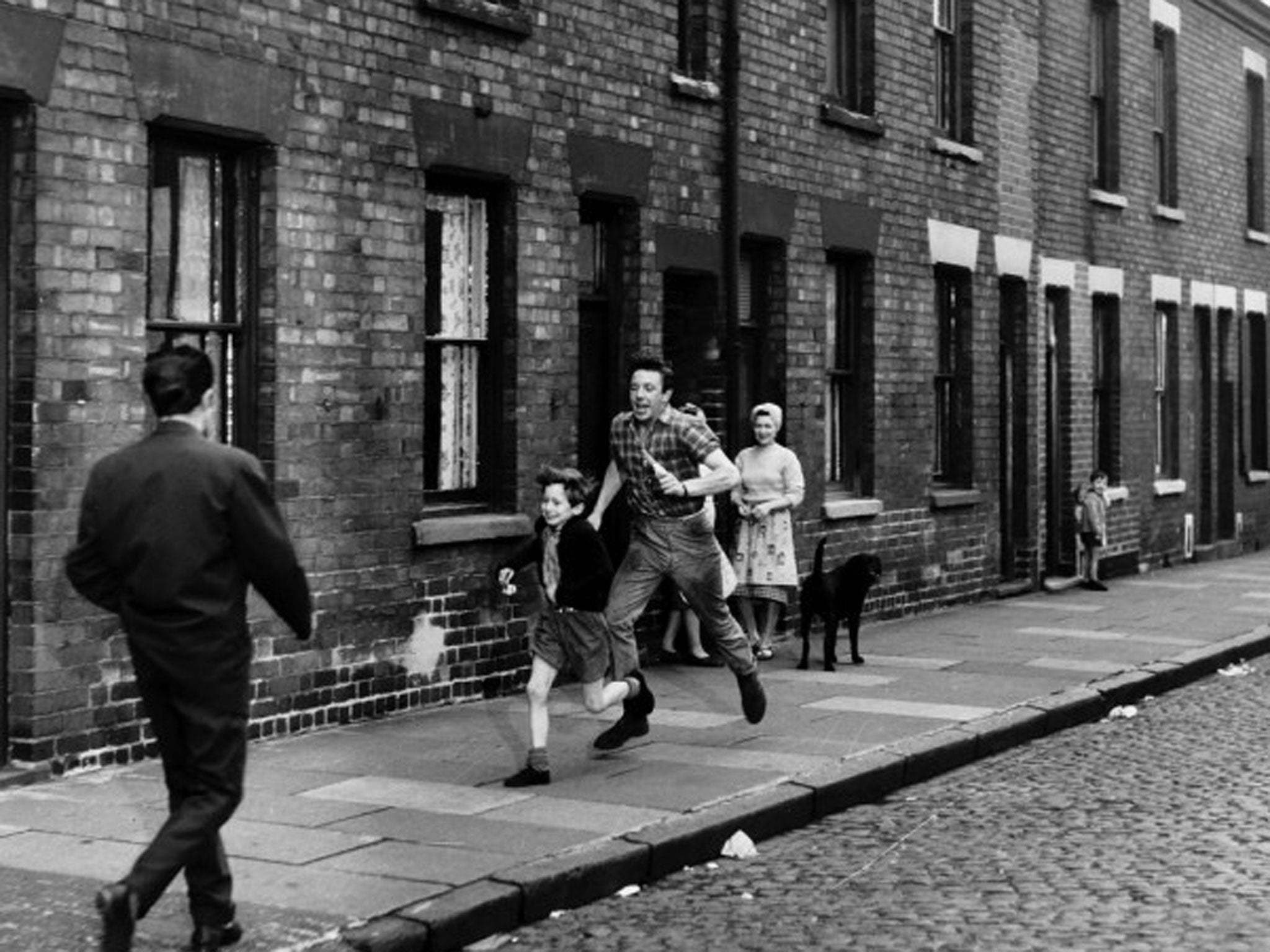 Street life: The apparent solidarity of neighbours in Saturday Night and Sunday Morning was underminded by one free spirit