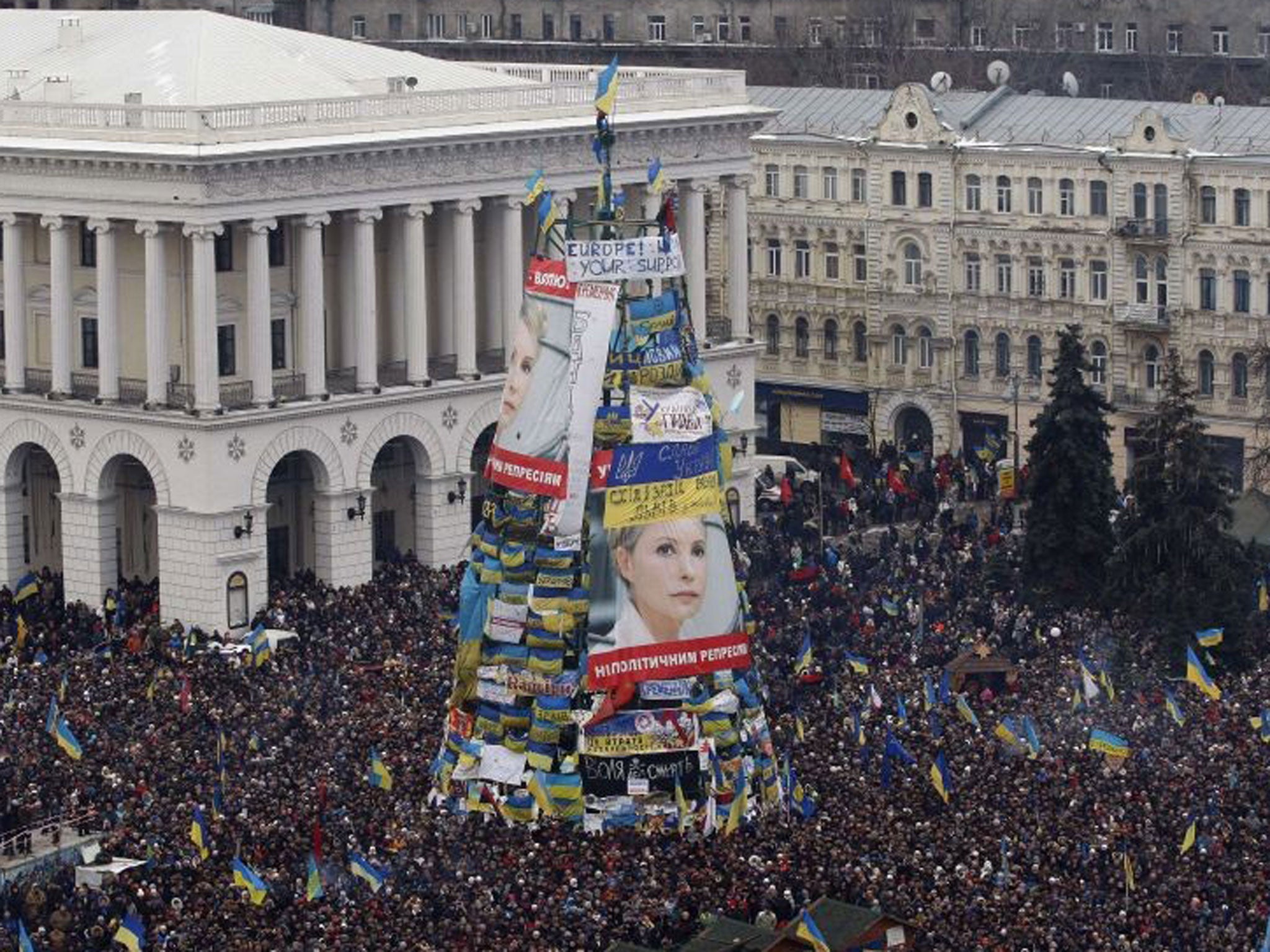 A man was found dead and hanging from the "New Year tree" in Kiev's Independence Square