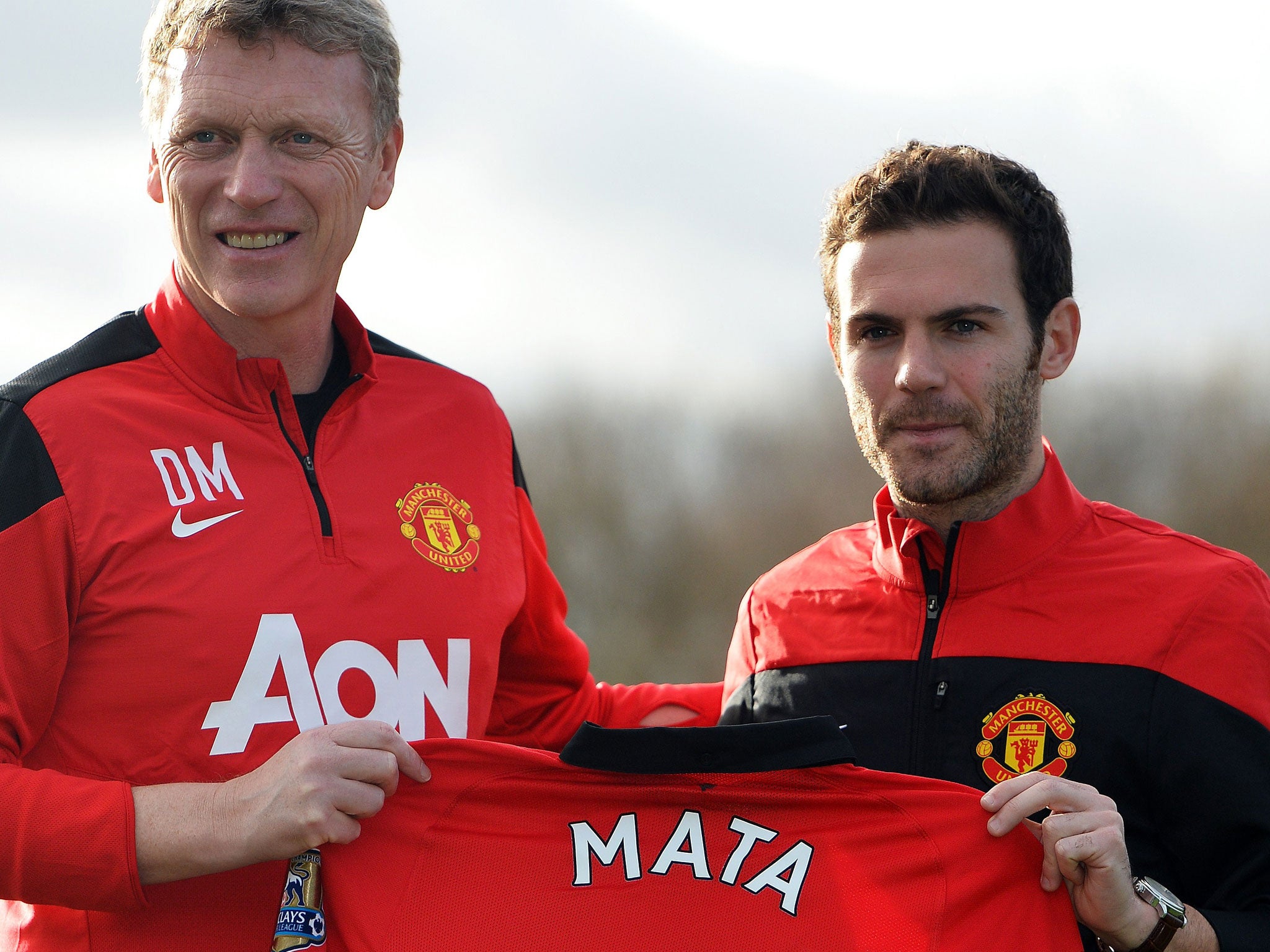 David Moyes (left) poses with Juan Mata