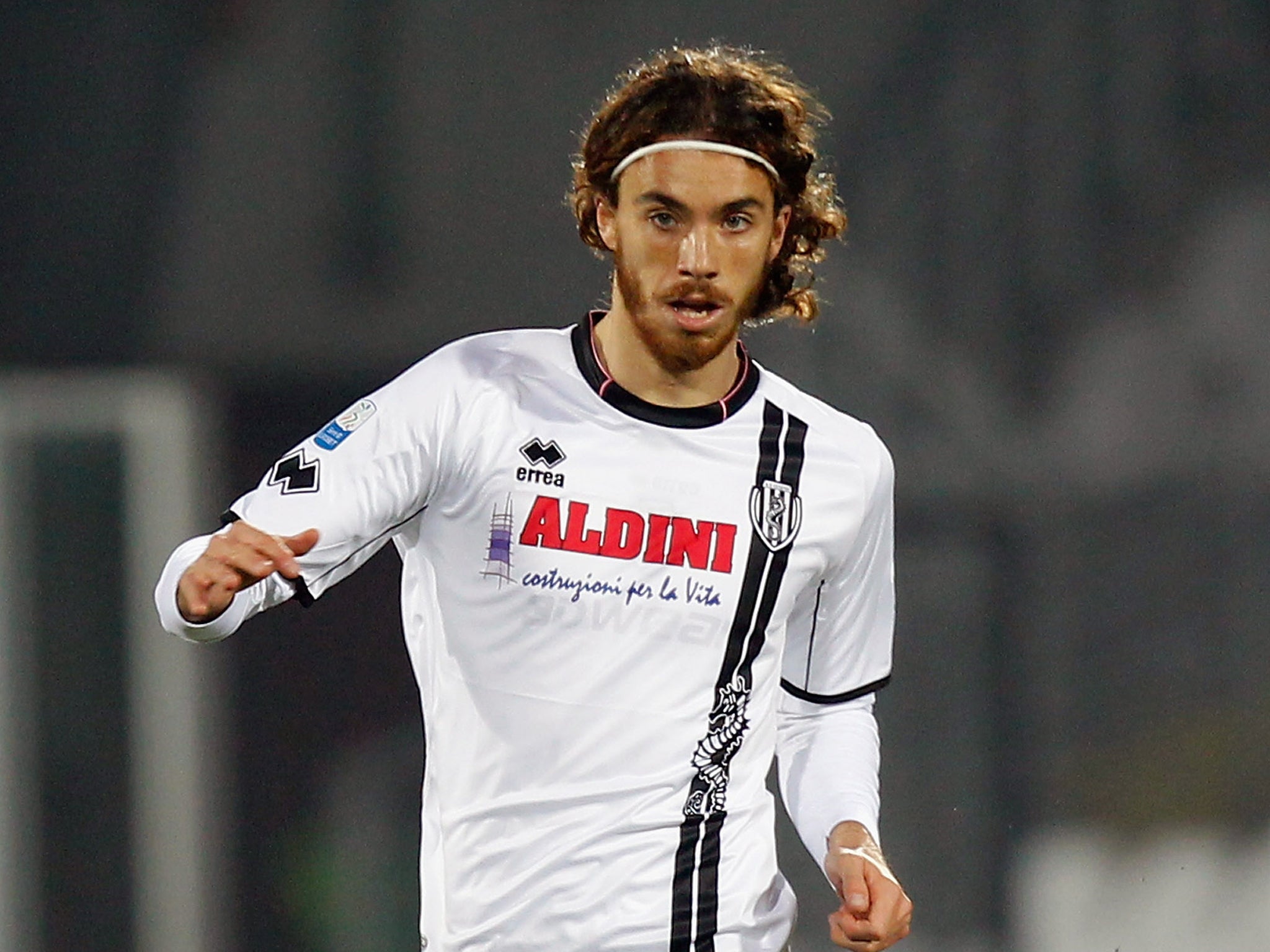 Cagliari have confirmed that midfielder Andrea Tabanelli has joined Leeds on loan