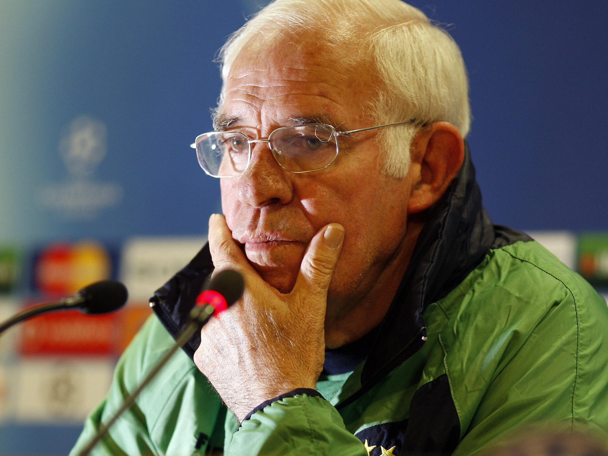 Luis Aragones during his tenure as manager of Fenebahce