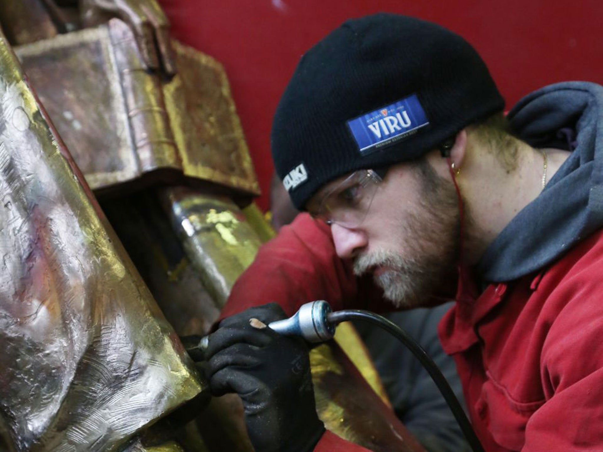 Monumental figure: putting the finishing touches to the statue