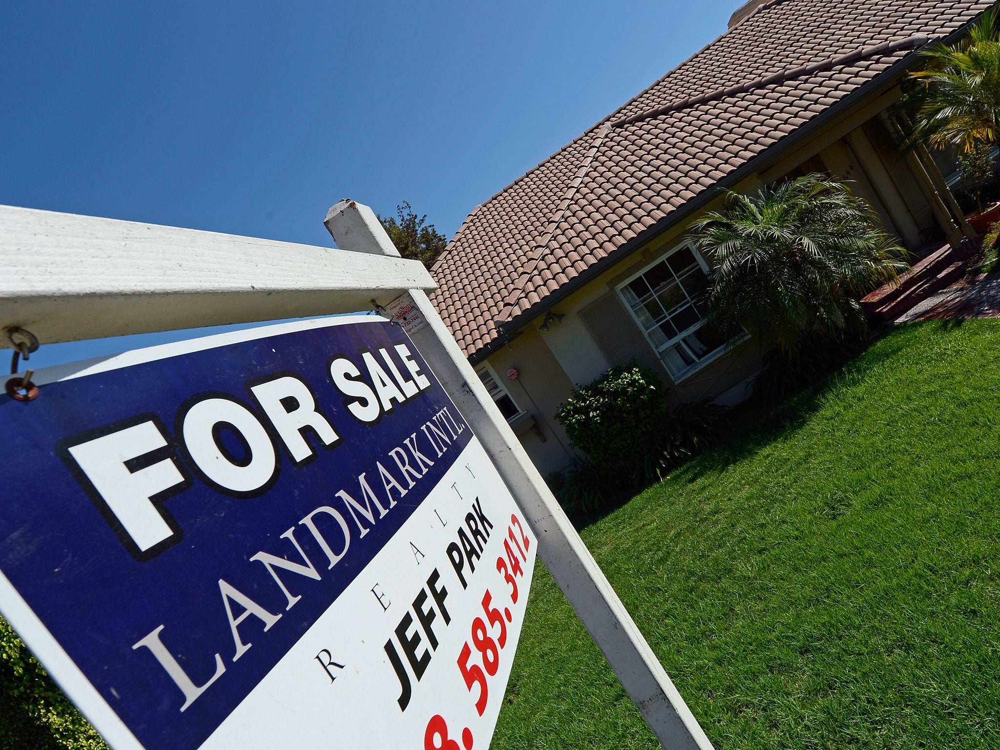 A 'For Sale' sign is posted outside a home in the US. The Penny family managed to sell their house without help from estate agents by recruiting their children.