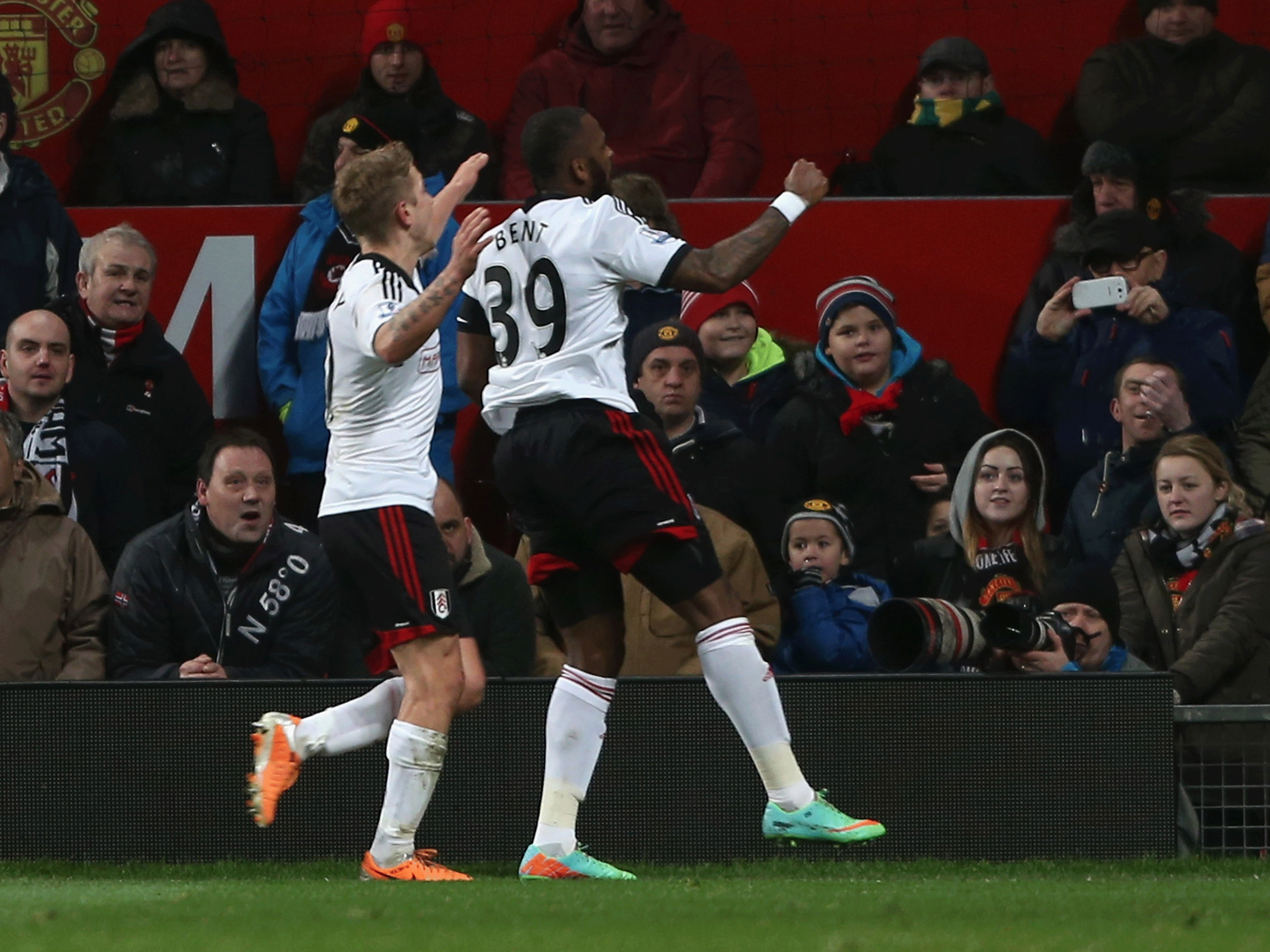 Darren Bent celebrates his late equaliser with Lewis Holtby