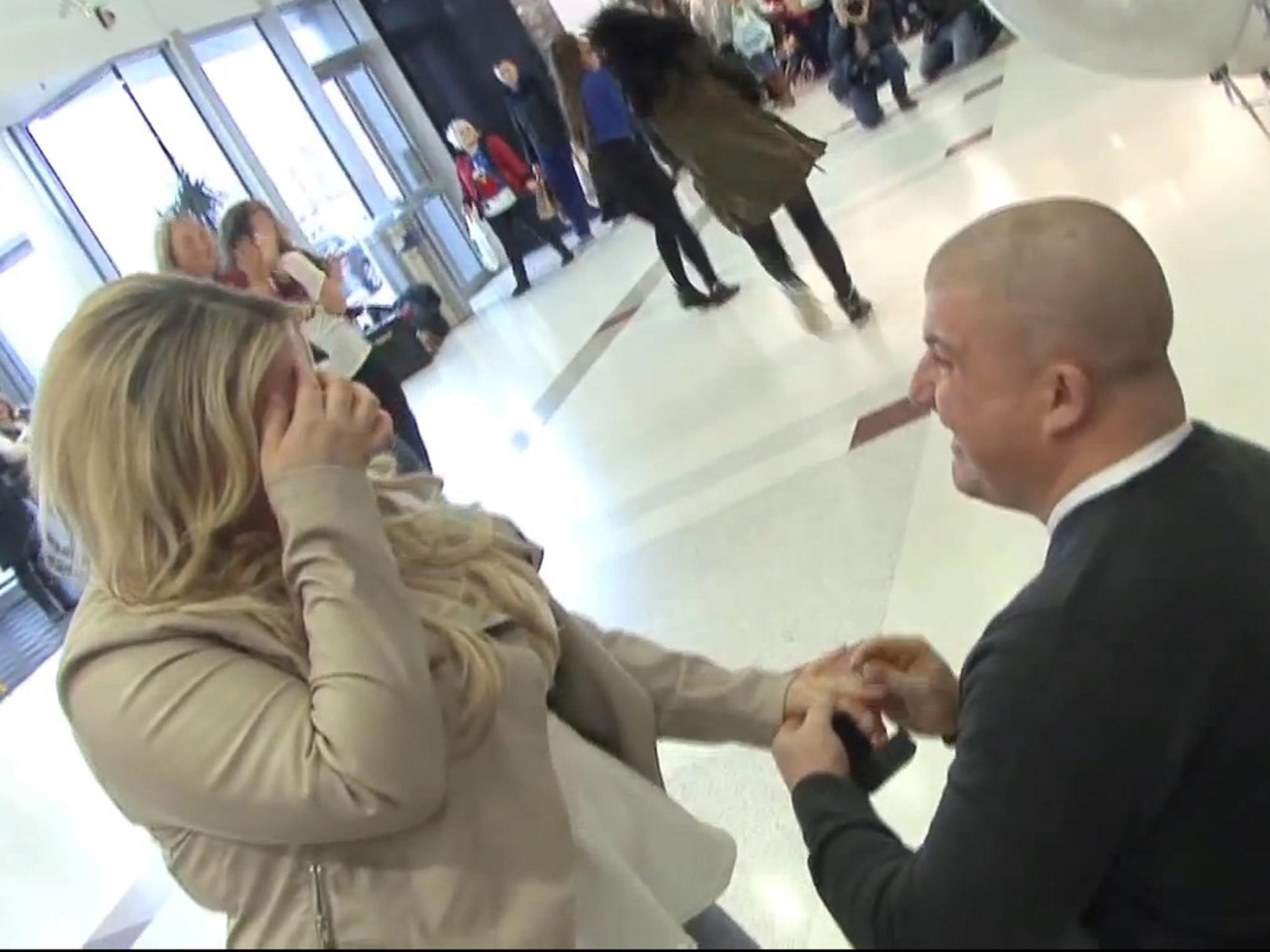 Moment of troth: Bobby Beattie proposes to girlfriend Laura in the
Braehead Shopping Centre