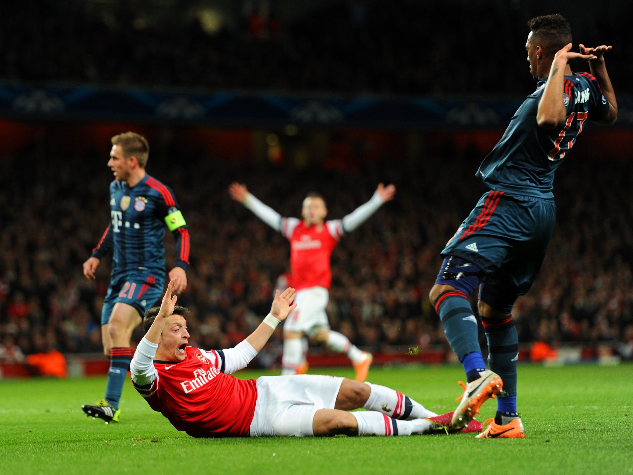 Offered a leg for Ozil to win Arsenal’s early penalty and fortunate not to earn second booking shortly after. Taken off for Rafinha at the break.6