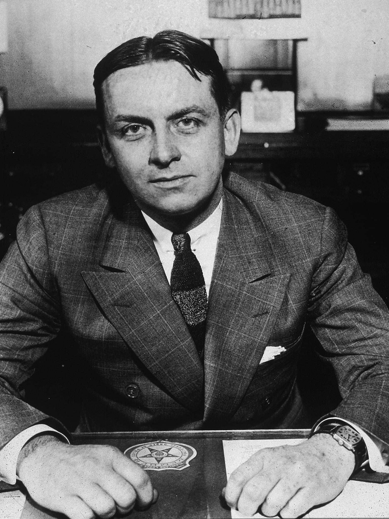 American FBI agent Eliot Ness headed the investigation of Chicago mobster Al Capone in the 1930s