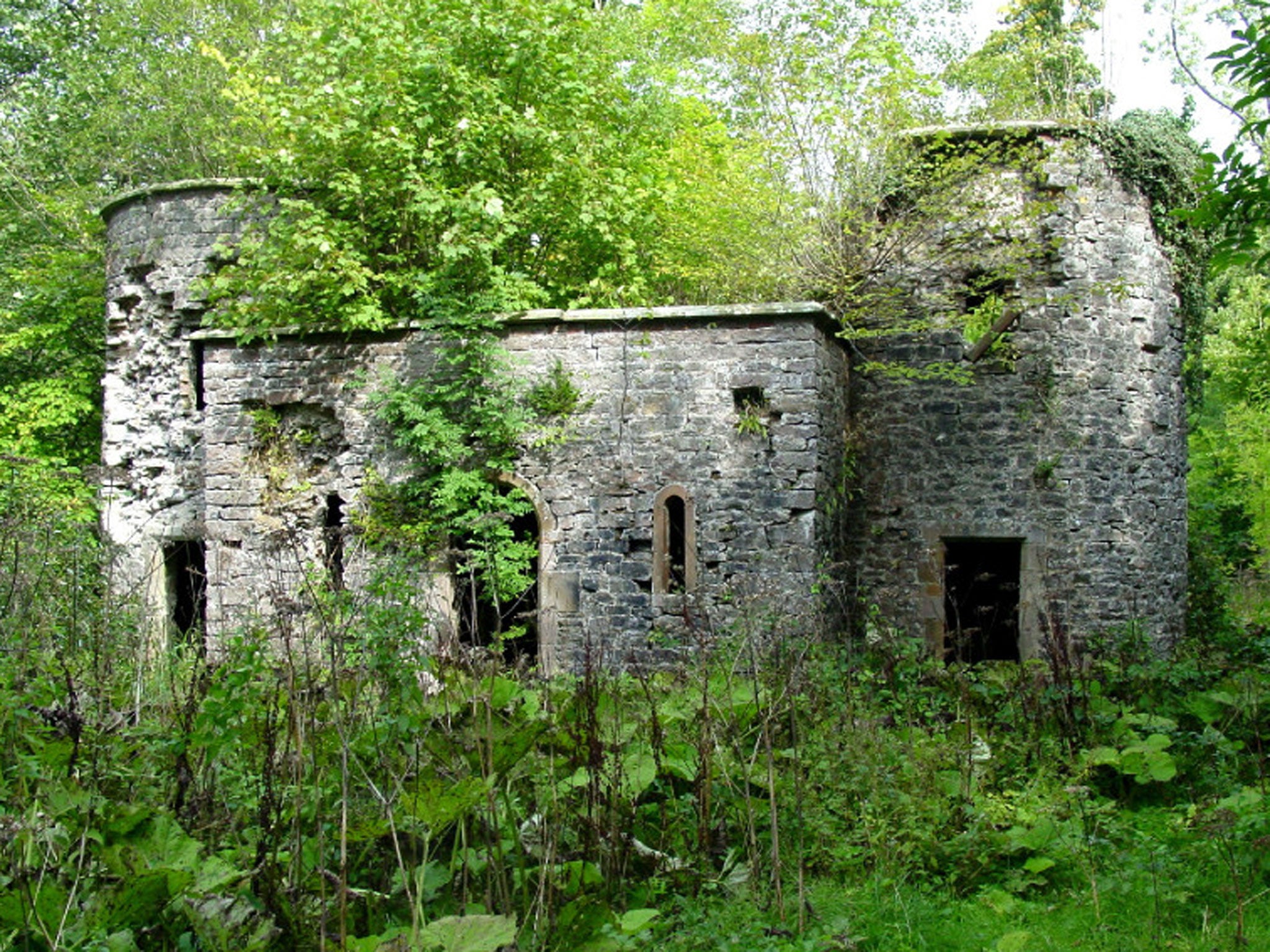 Former hunting kennels for sale