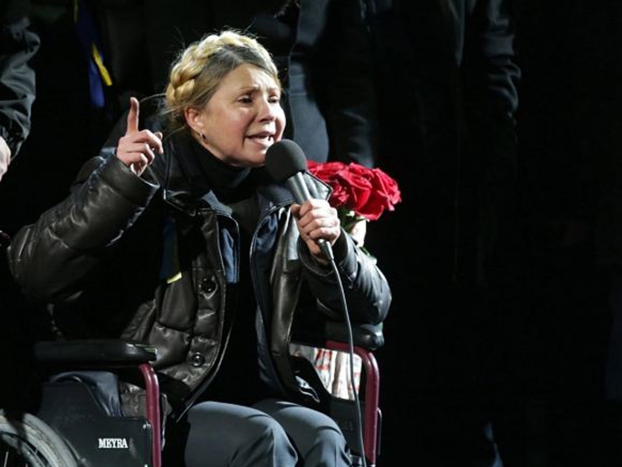 Yulia Tymoshenko address the crowd in Independence Square