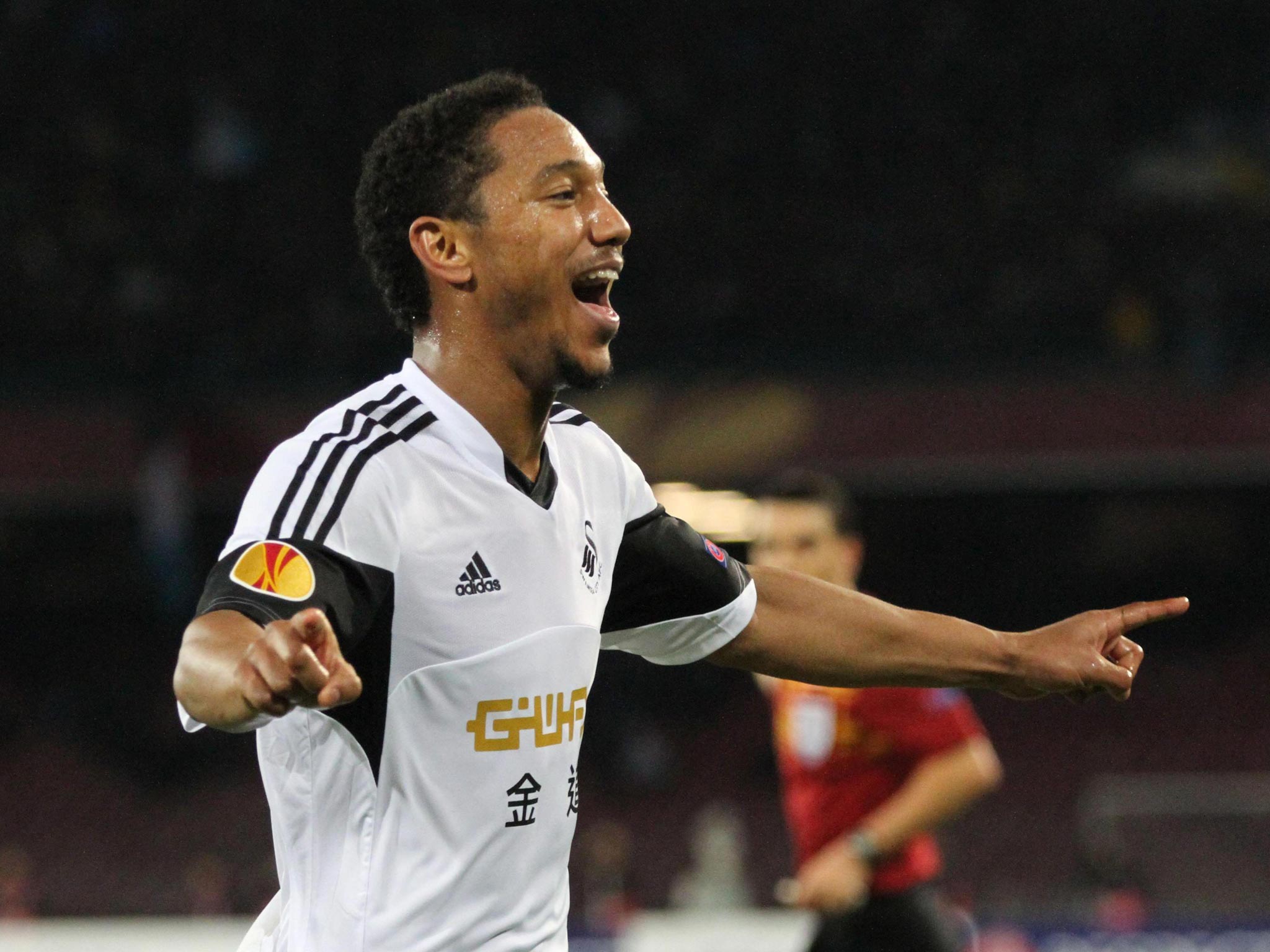 Jonathan de Guzman celebrates his goal