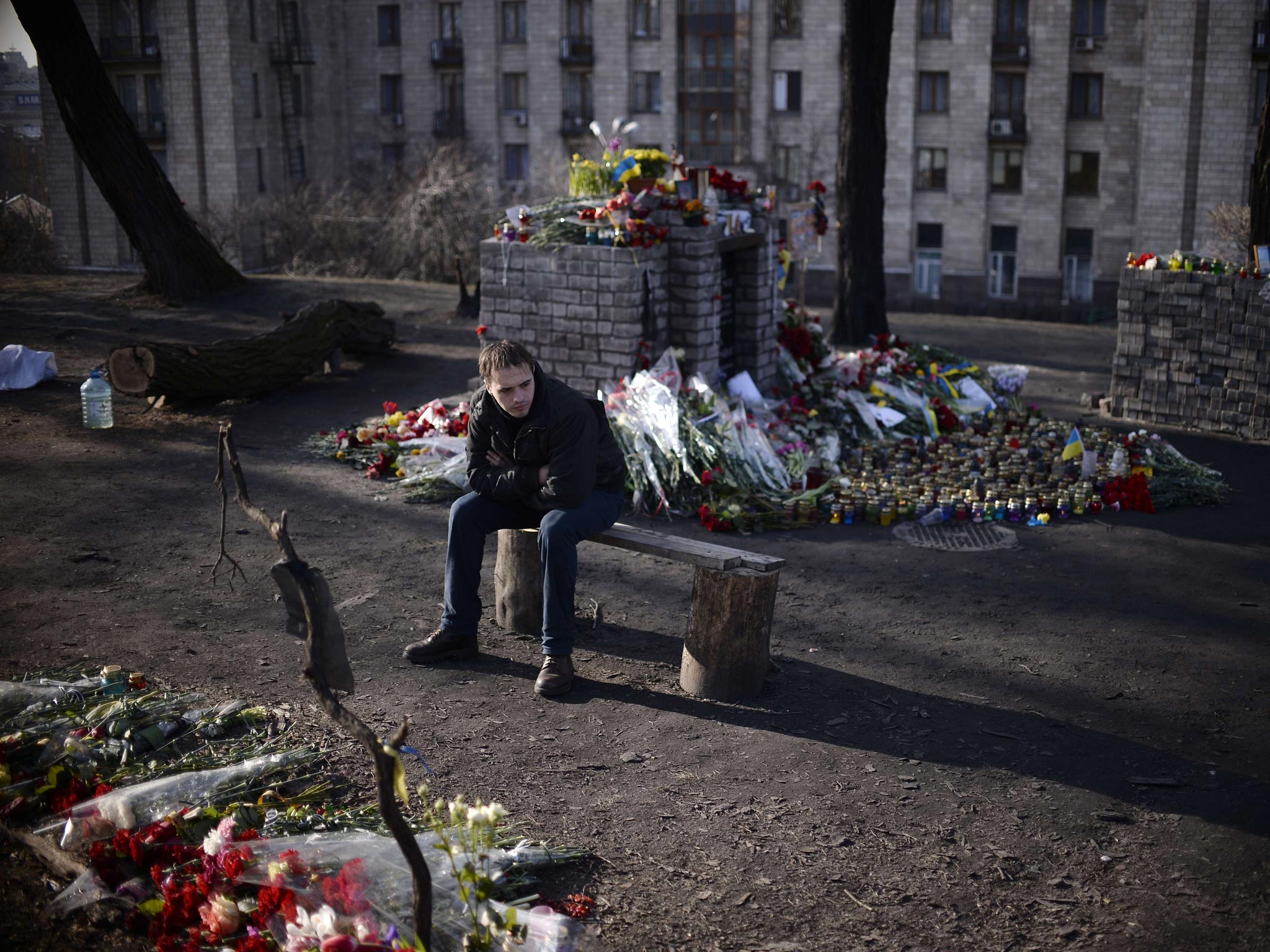 Flowers adorn the ‘shrine of the Fallen’, a makeshift memorial
in Kiev dedicated to protesters who died during last month’s clashes