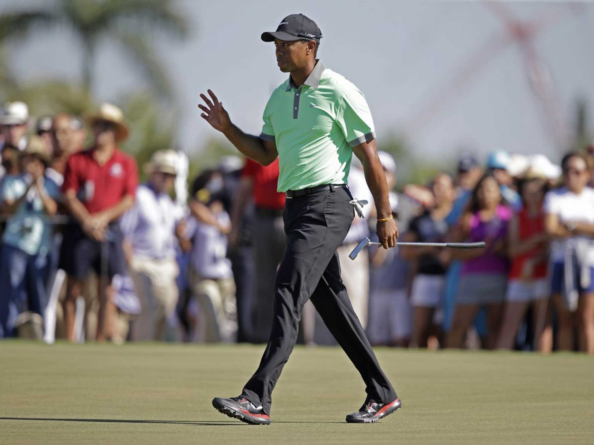 Tiger Woods acknowledges the crowd