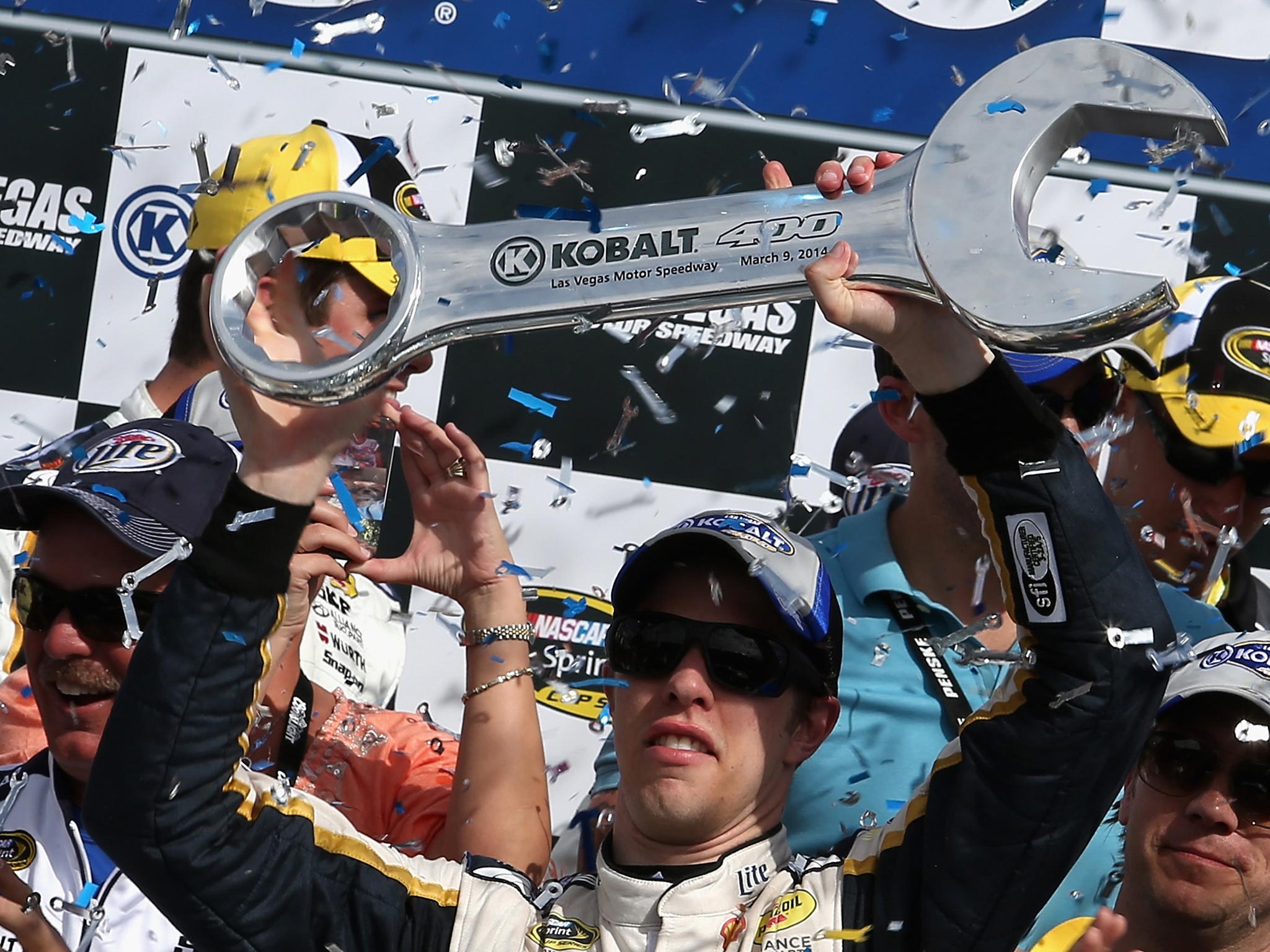 Brad Keselowski claimed a last-lap victory at Nascar's Kobalt 400 at Las Vegas Motor Speedway