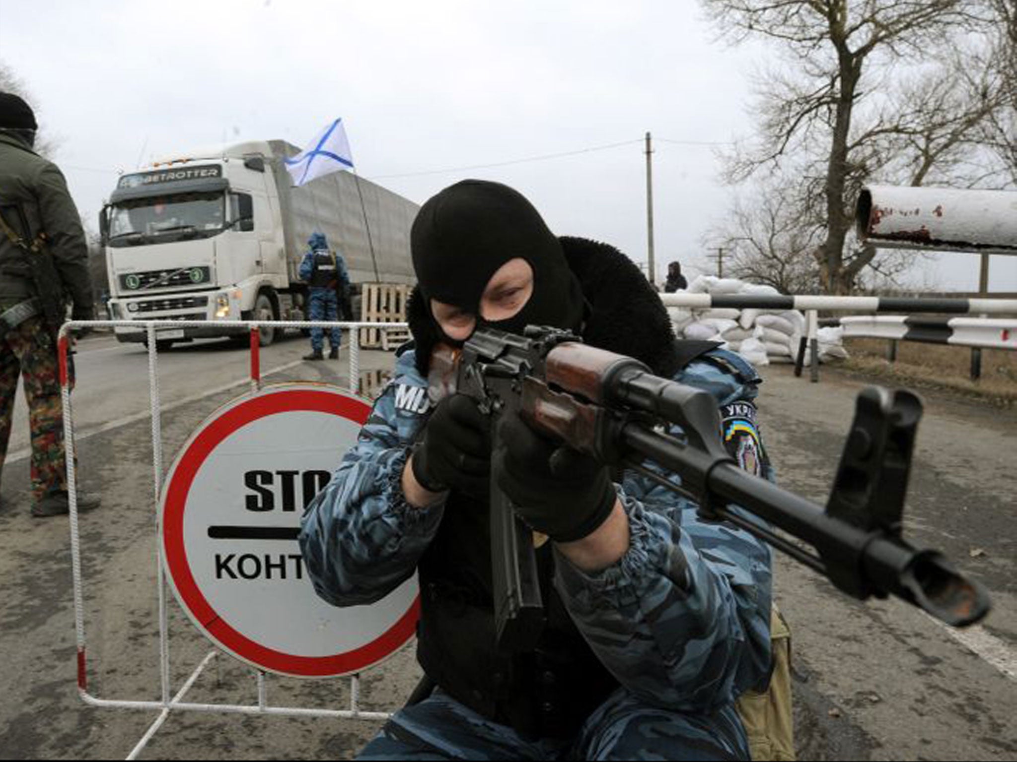 Ukrainian television showed men in the uniform of the banned Berkut riot police blocking the road south