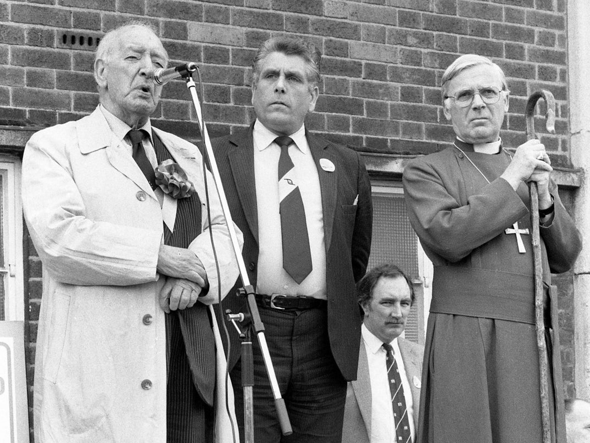 Dennis Turner, centre, in 1983: he exuded warmth and an infectious sense of humour