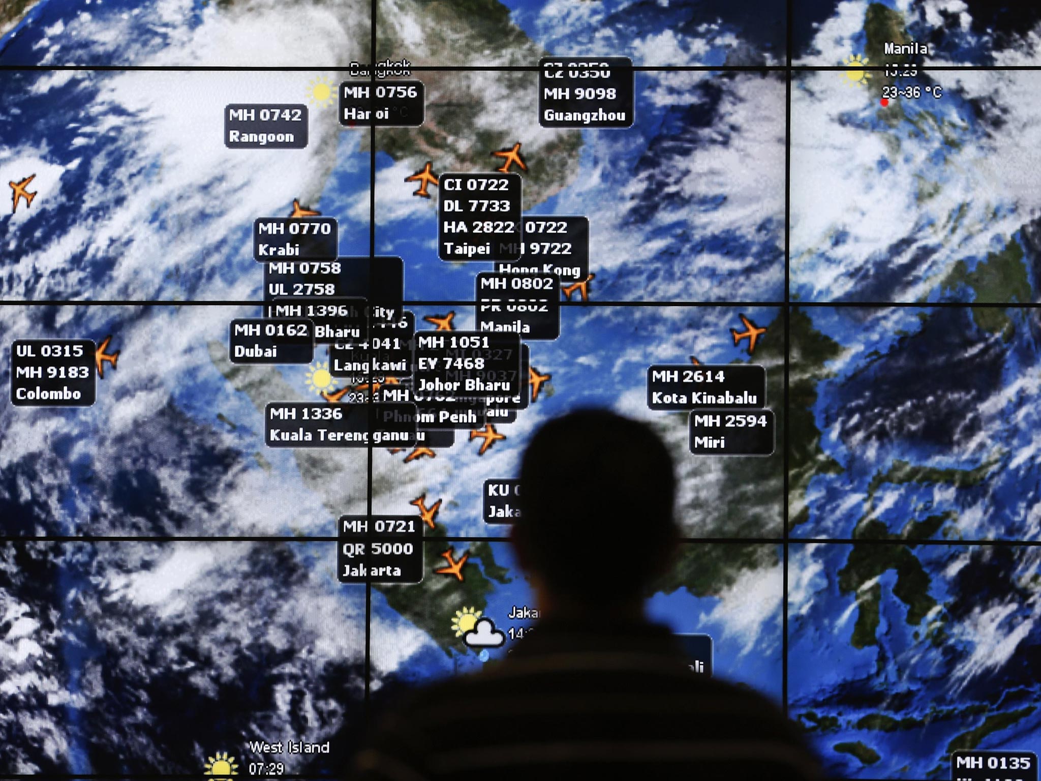 Officials in Kuala Lumpur say they have still detected no trace of the jet