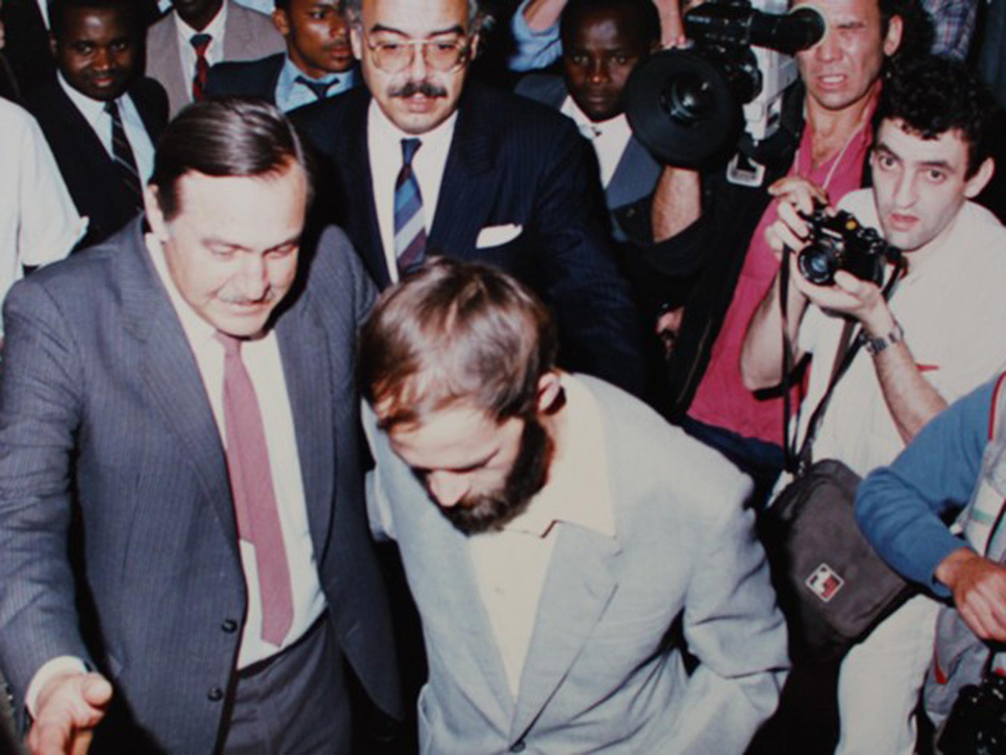 Captain Wynand du Toit escorted by Minister of Foreign Affairs Pik Botha on his release in 1987