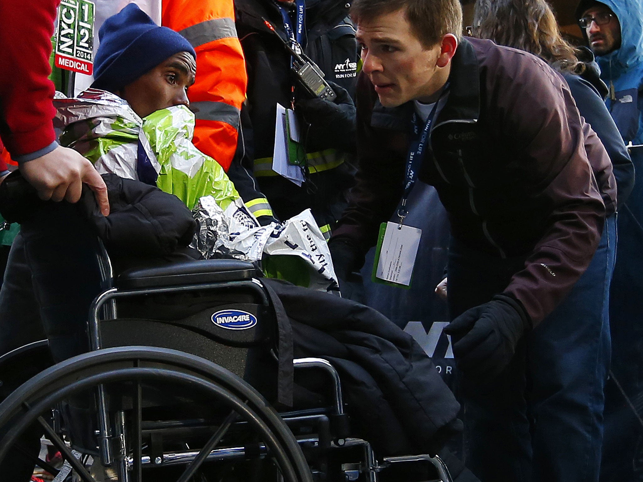 Mo Farah leaves the half-marathon on a wheelchair (GETTY)