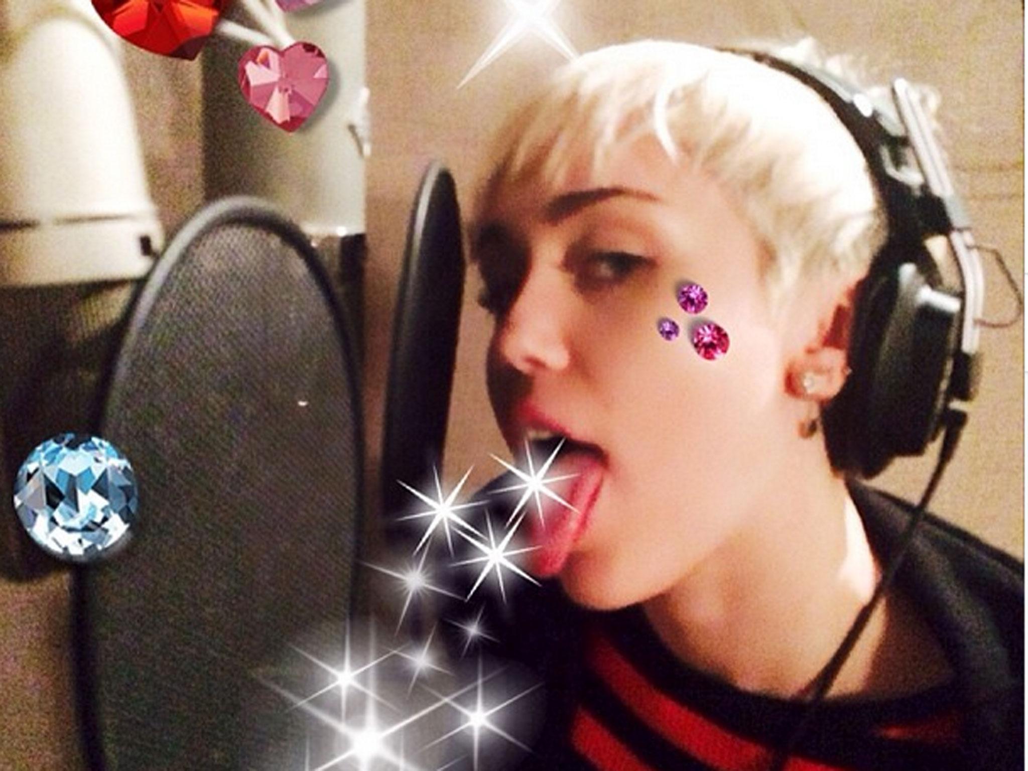 Miley Cyrus sings on The Flaming Lips’s version of “Lucy in the Sky with Diamonds” from their Floyd tribute album