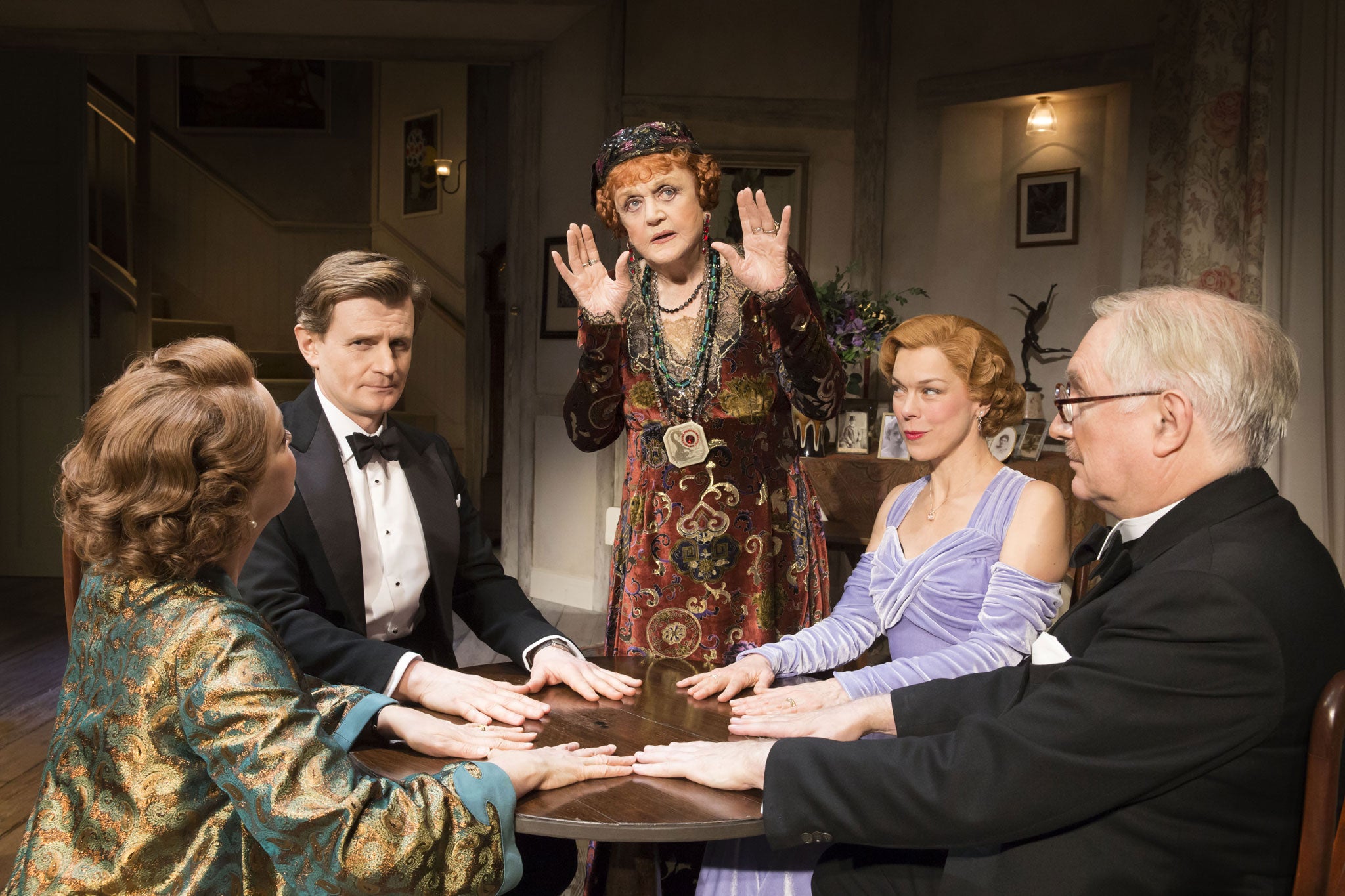 Angela Lansbury, Charles Edwards, Janie Dee, Serena Evans and Simon Jones in 'Blithe Spirit'