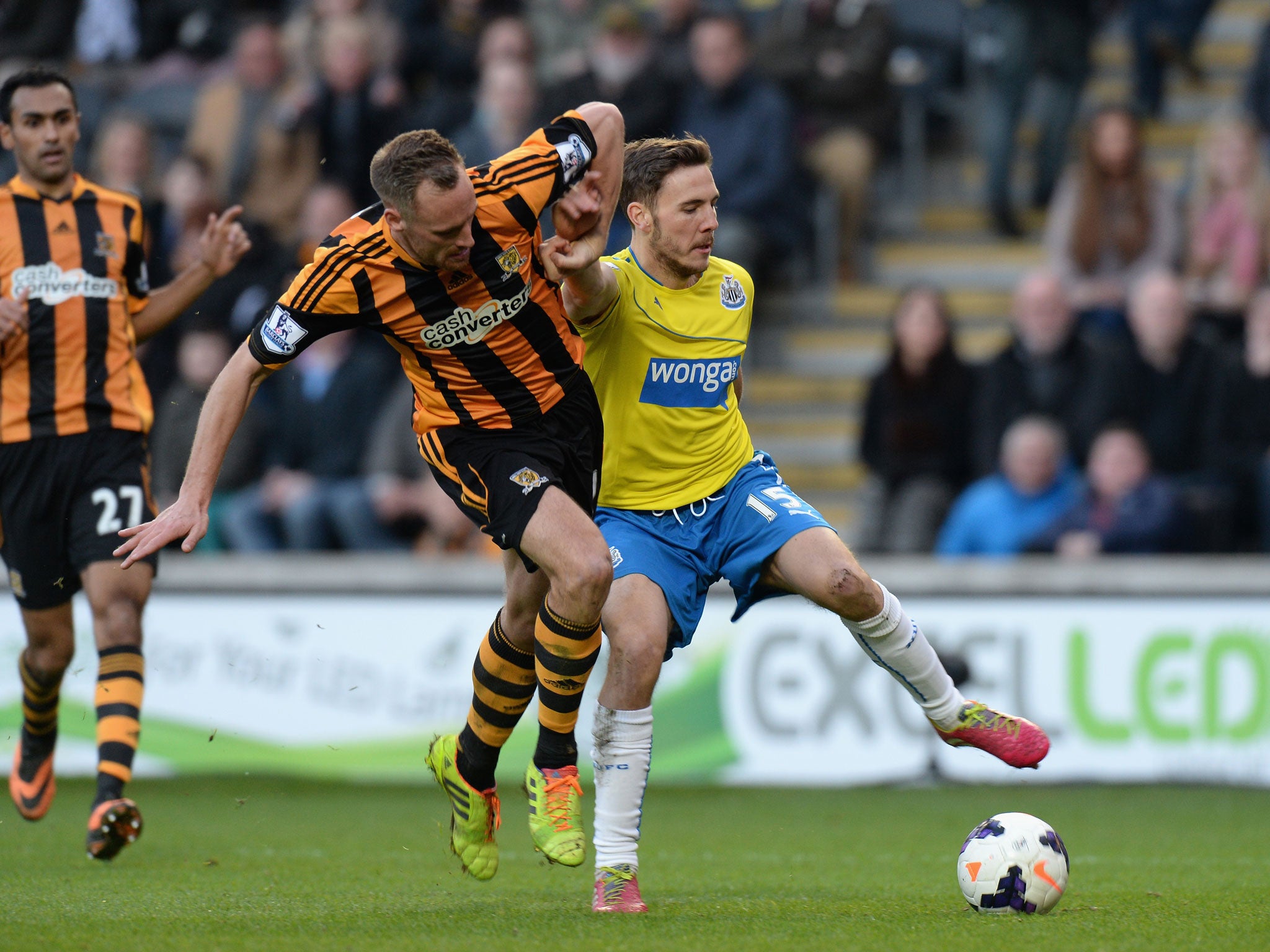 David Meyler of Hull City tackles Dan Gosling of Newcastle United