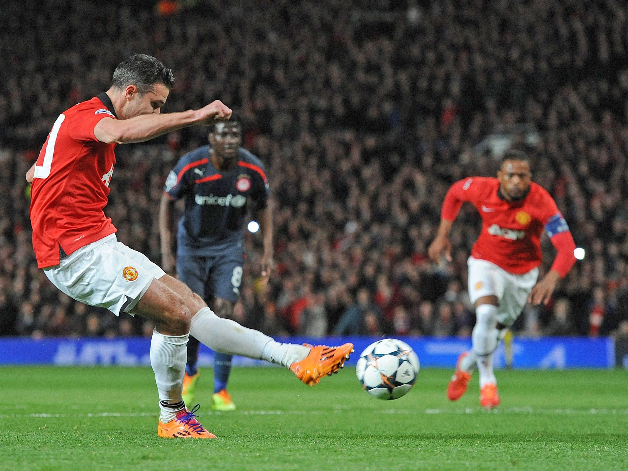 Van Persie converts a penalty to give United the lead on the night