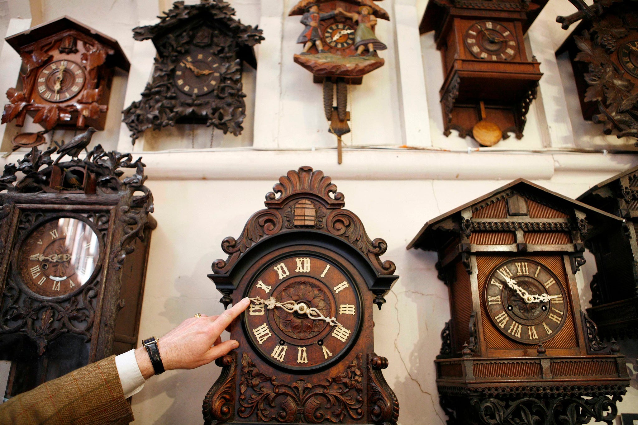 A Lib Dem peer has called for the UK’s clocks to forward an extra hour