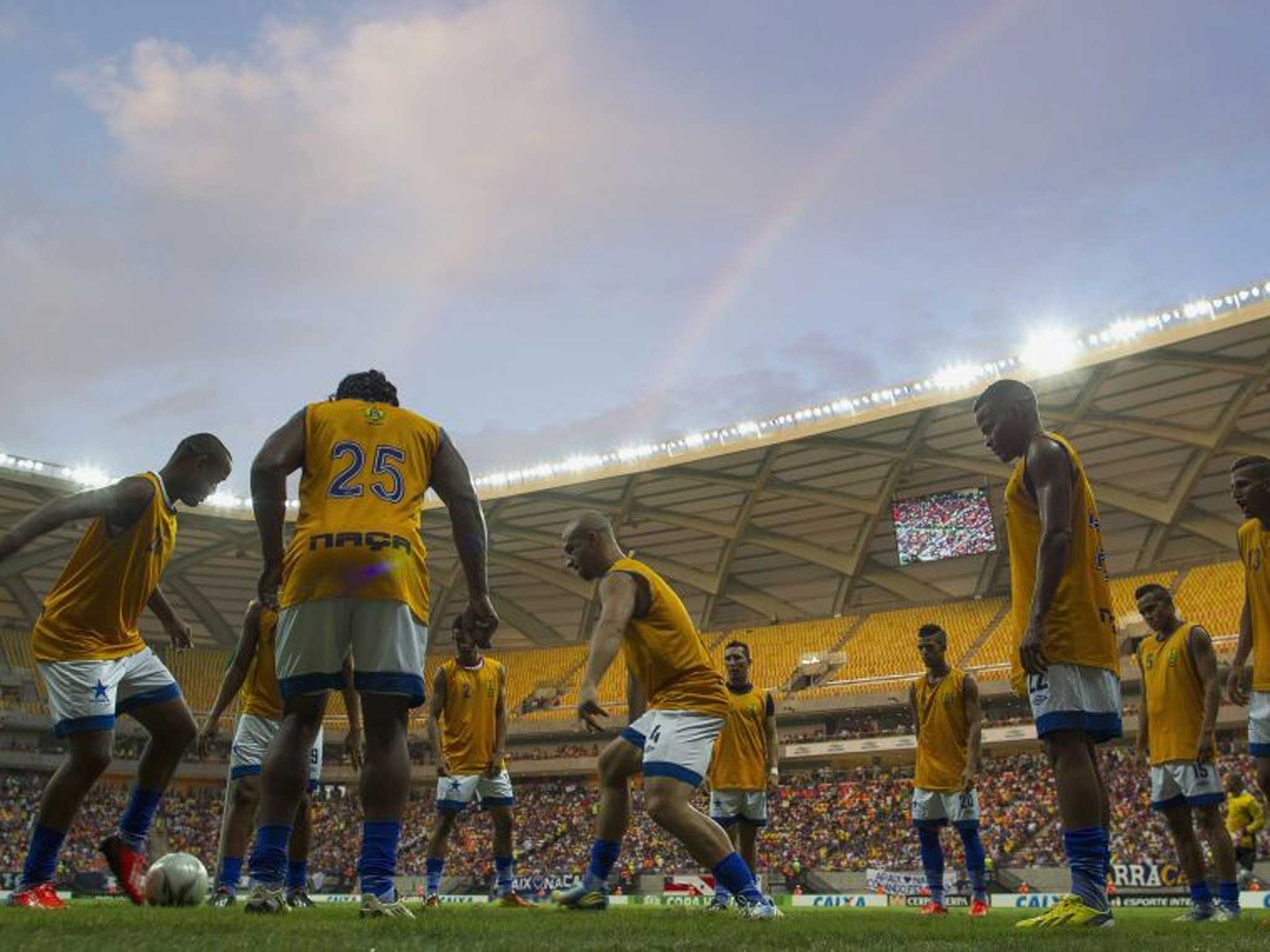 Warming up: Inaugural match at the Manaus stadium