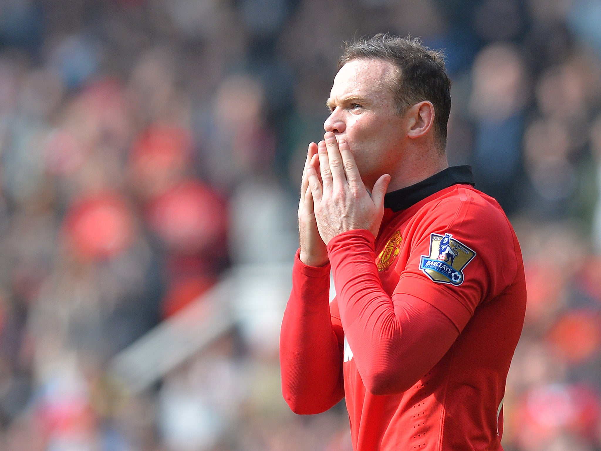 Wayne Rooney celebrates his second goal for Manchester United in the 4-1 win over Aston Villa