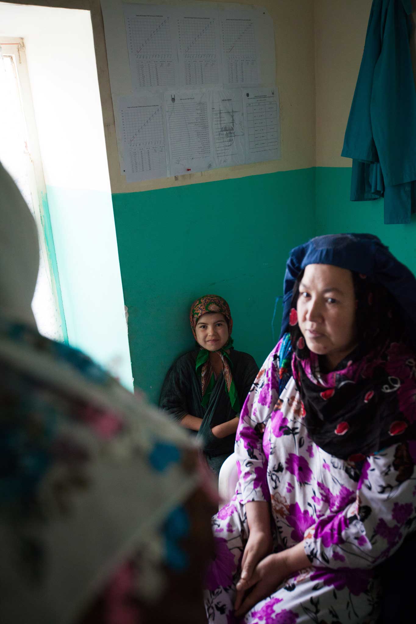 Korpa Yosini and her daughter at a Shortepa drug clinic